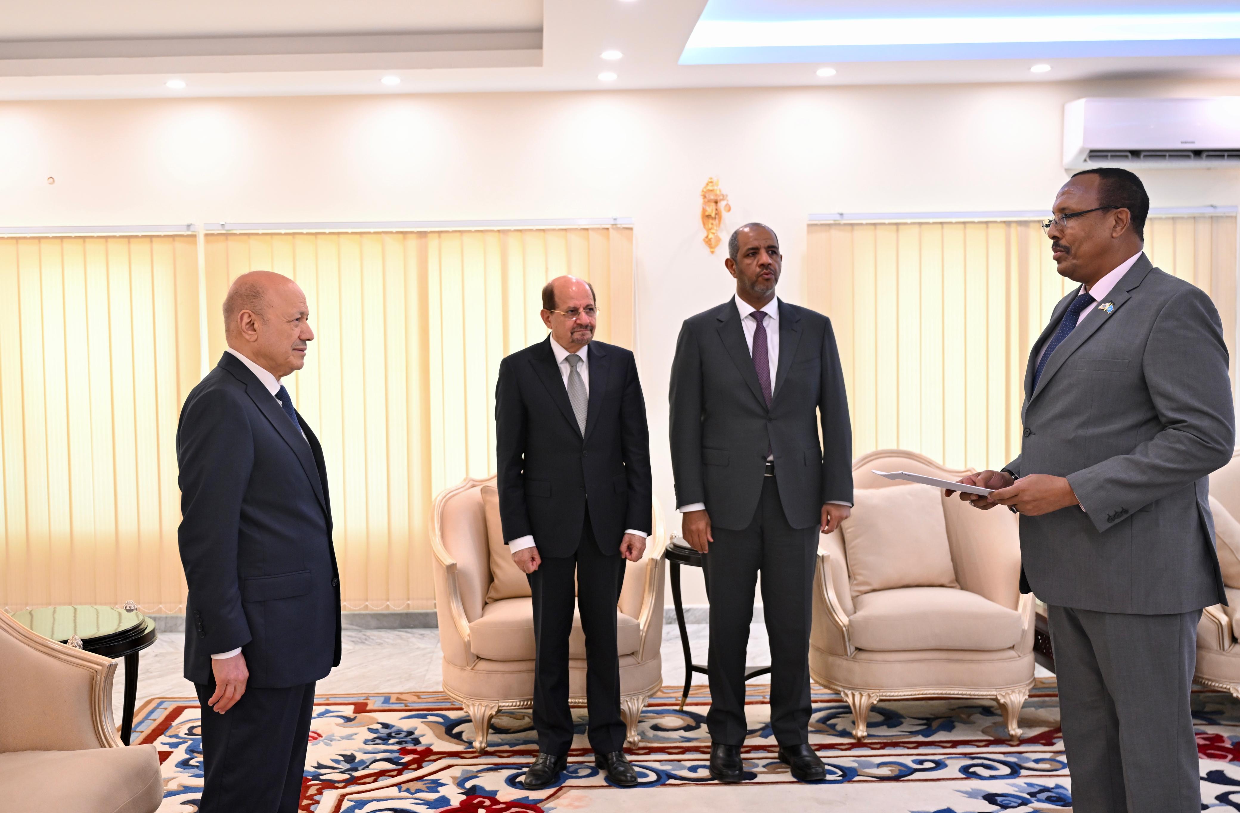 President Al-Alimi Receives Credentials of Ambassador of Somalia 