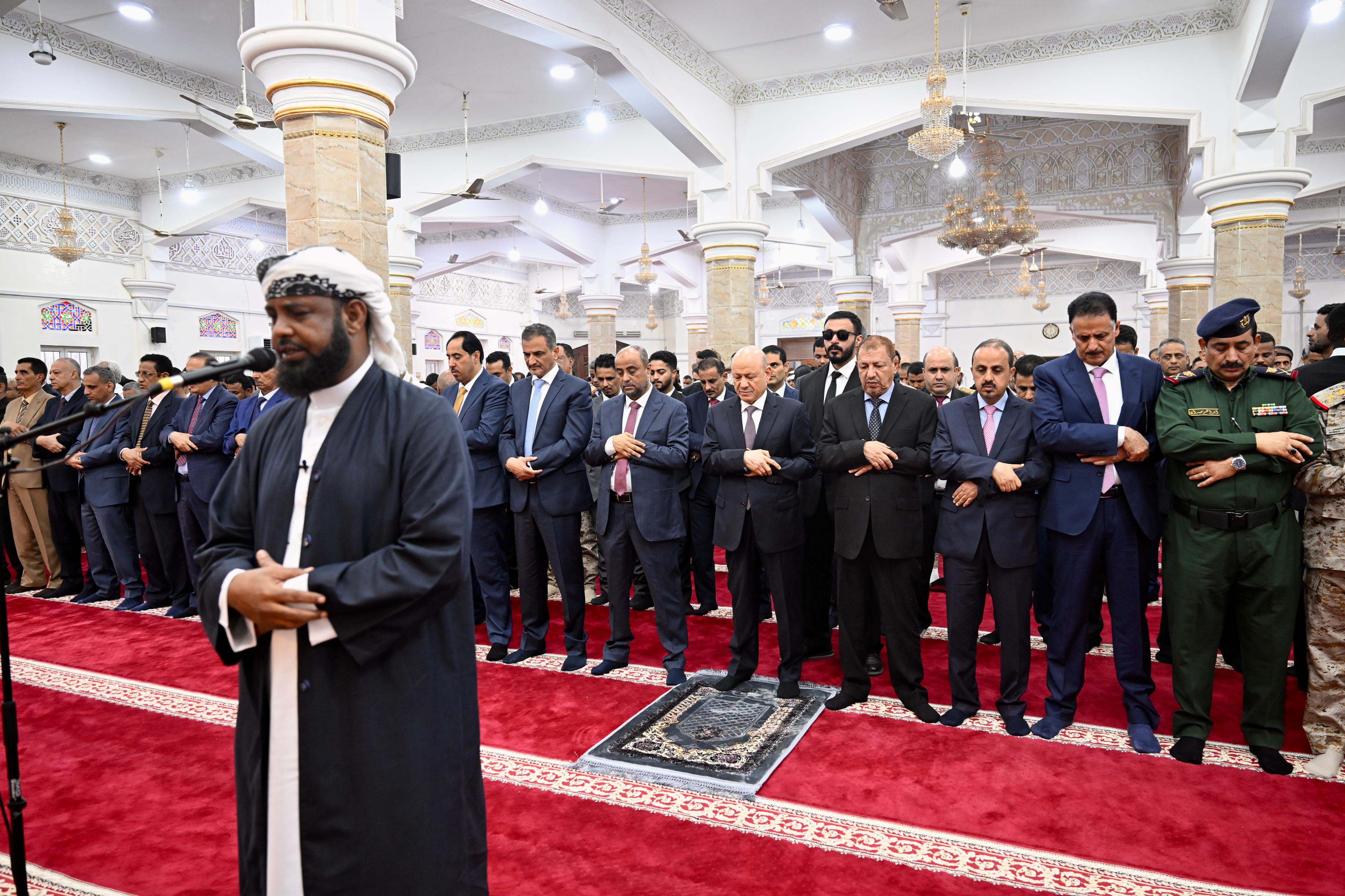 President Al-Alimi Performs Eid al-Adha Prayer in Aden with Citizens