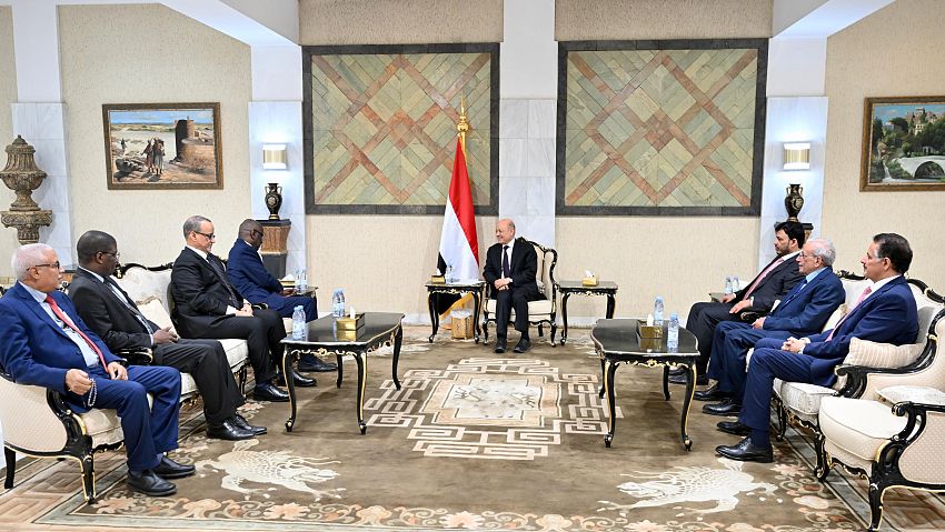 President of Presidential Leadership Council Receives Mauritanian Foreign Minister