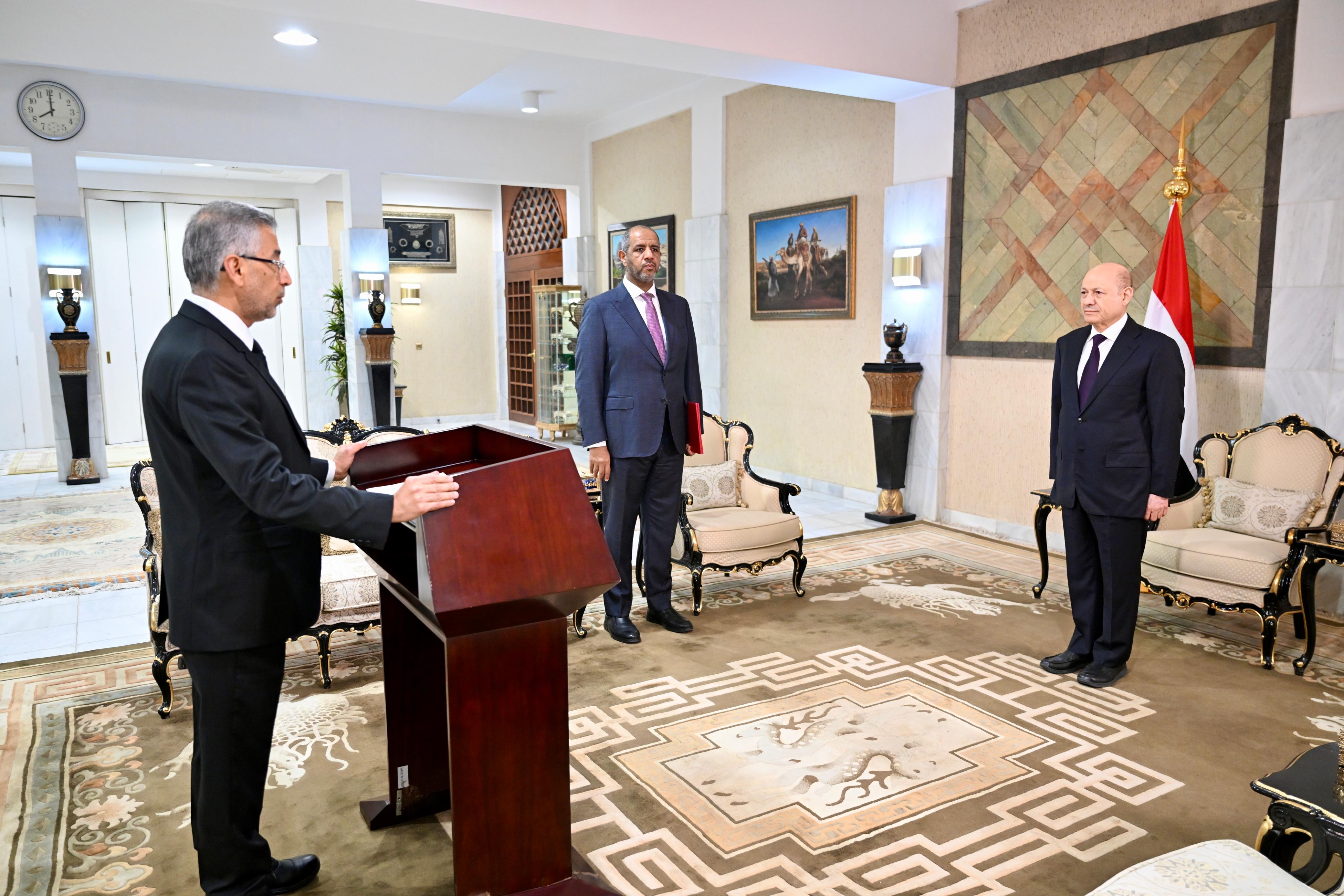 Yemen’s Ambassador to USA Takes Constitutional Oath Before President Al-Alimi