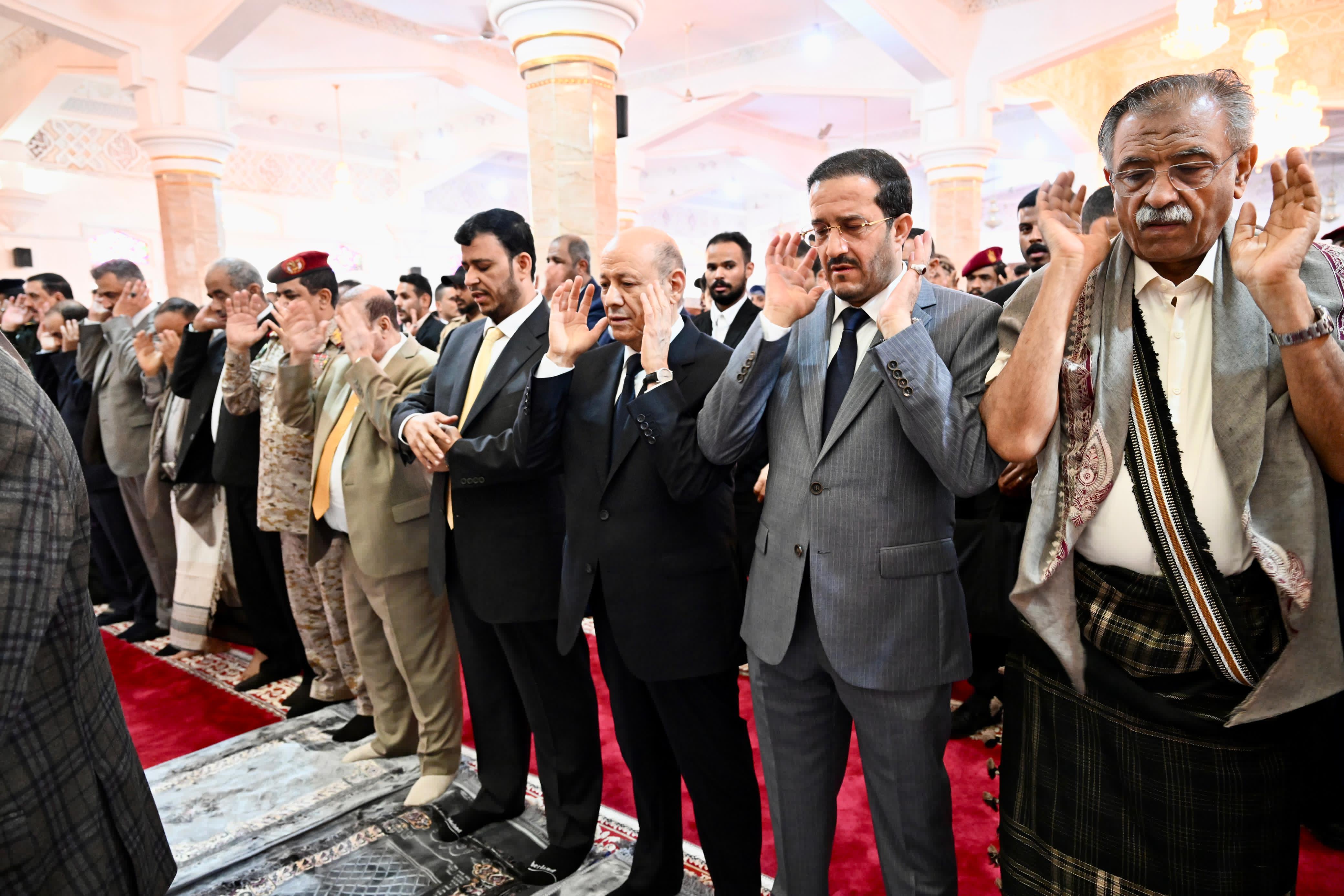 President Al-Alimi along with Council Members Abdullah Al-Alimi and Othman Majali Perform Eid Al-Fitr Prayers with Crowds of citizens in Aden