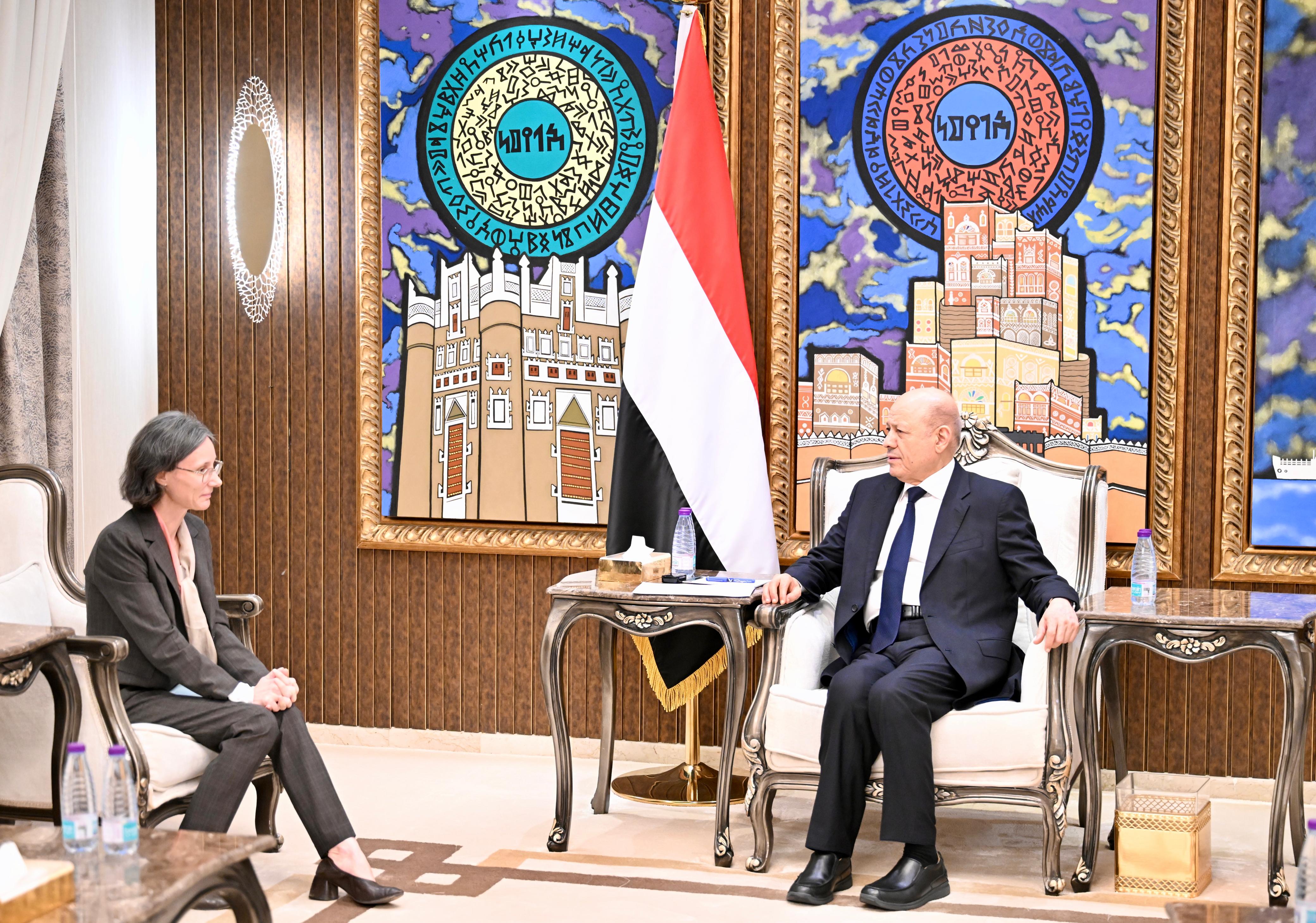 President Al-Alimi Receives French Ambassador to Yemen