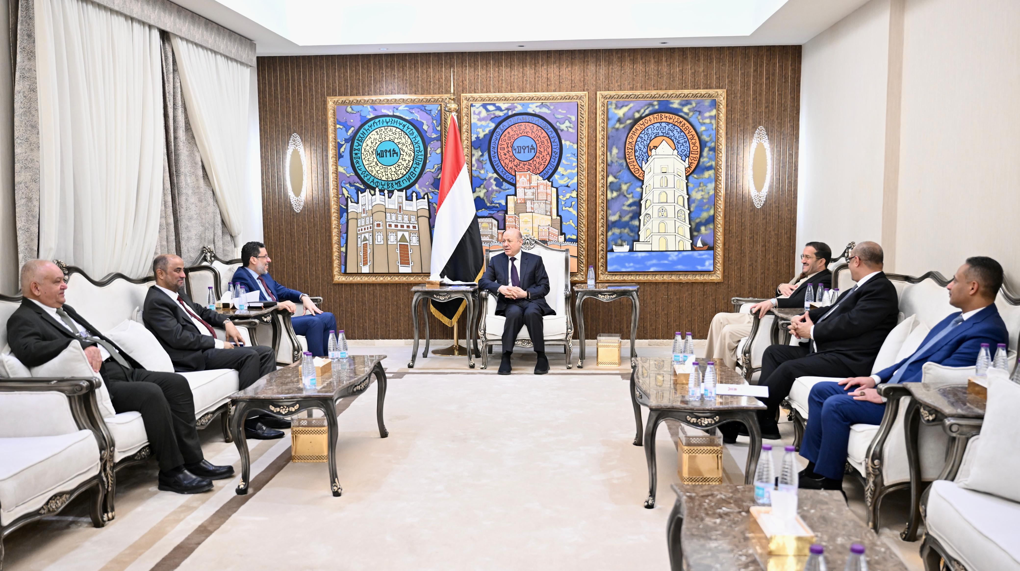 President Al-Alimi Briefed by Prime Minister on Preparations for Ministerial Meeting in New York