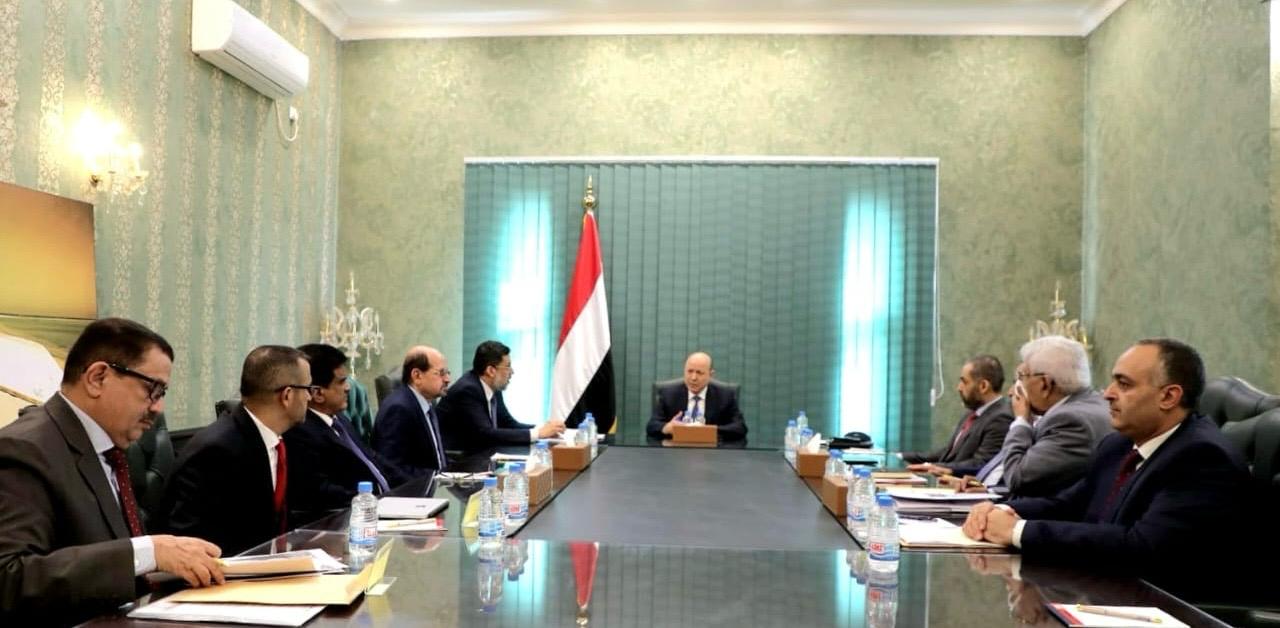 President Al-Alimi holds meeting with the Prime Minister and the Committee for Management of Economic and Humanitarian Crises