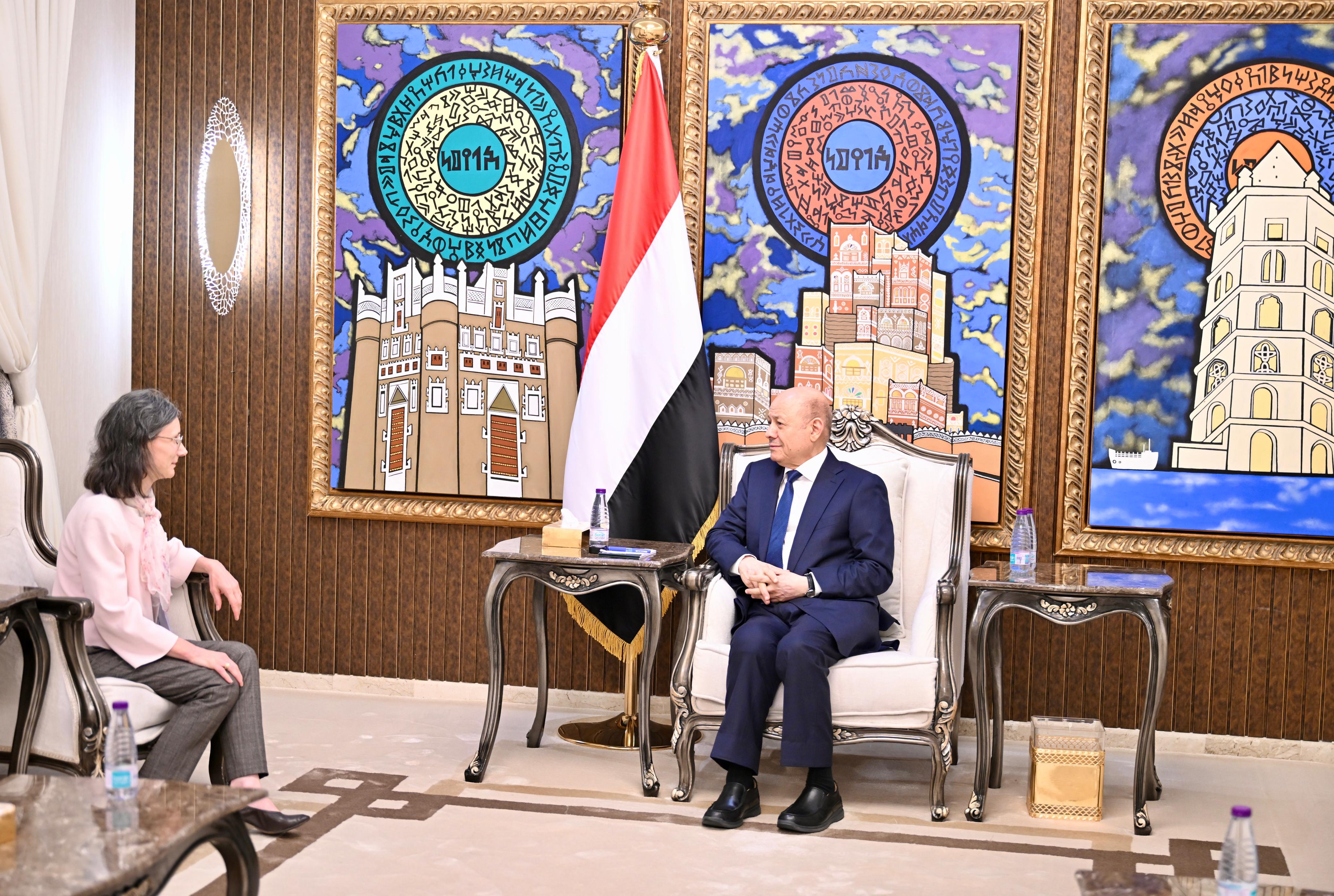 President Al-Alimi Receives French Ambassador to Yemen 