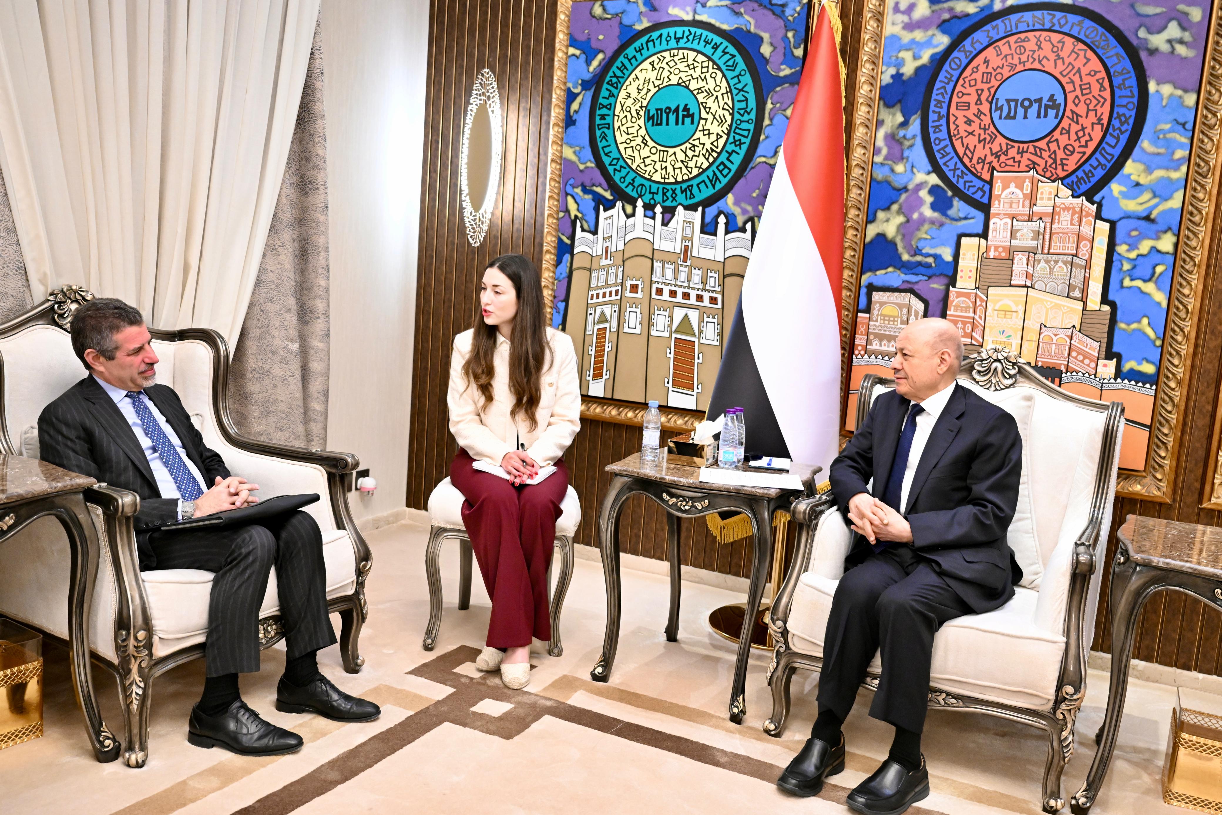 President Al-Alimi Affirms Strict Commitment to Enforcing Sovereign Decisions, Warns of Repercussions of Rebellion on Yemen’s and Region’s Security