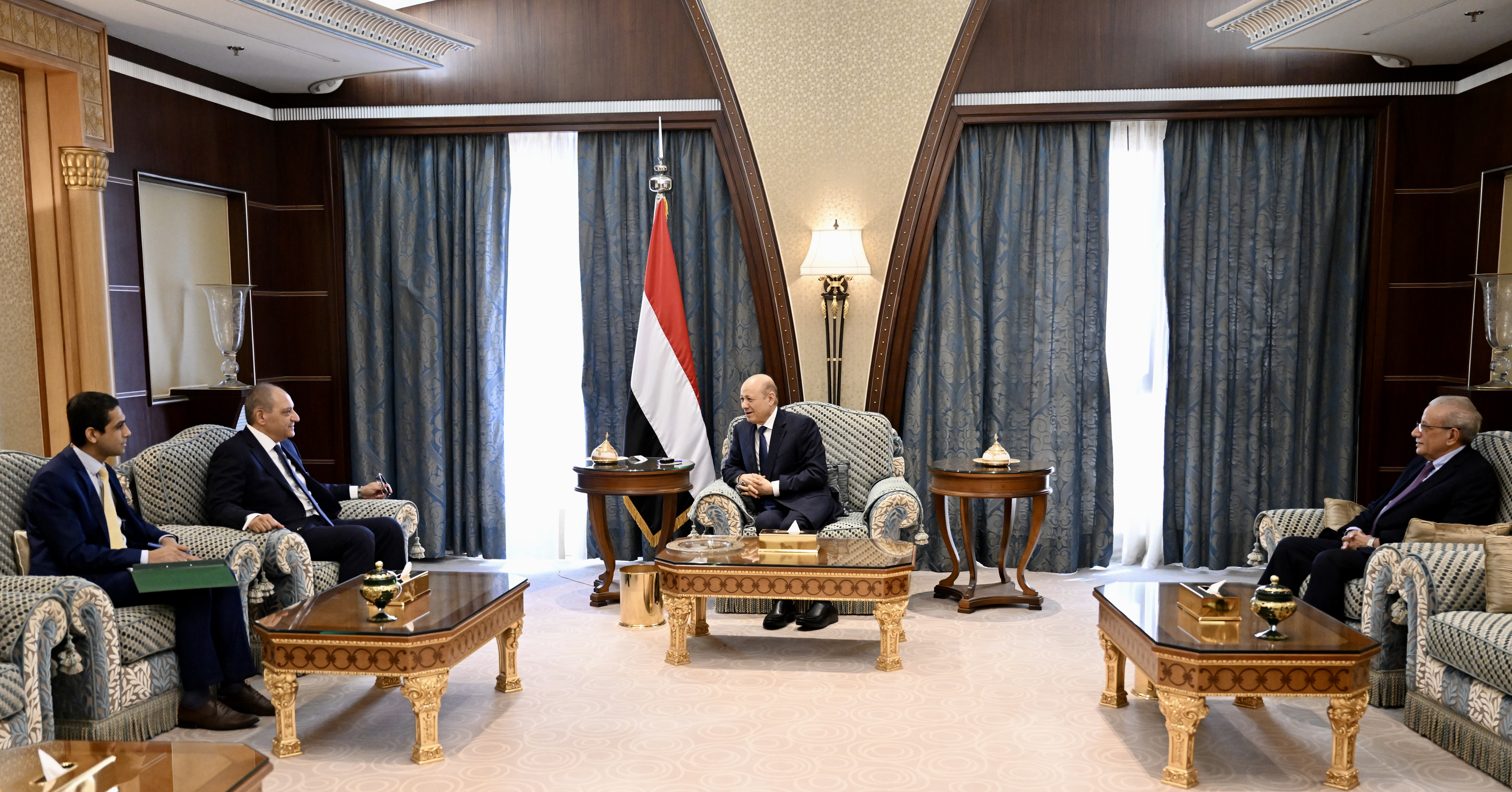 فخامة الرئيس يستقبل السفير المصري 2 أبريل 2023