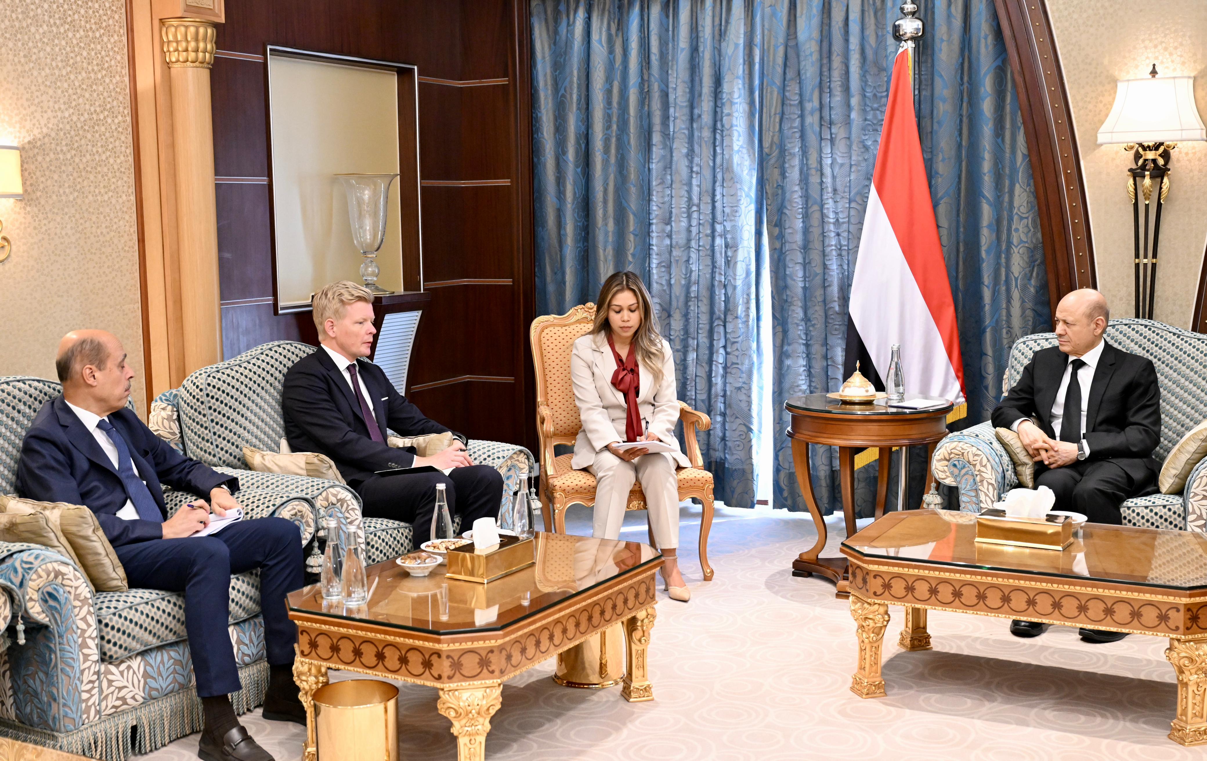 رئيس مجلس القيادة الرئاسي يستقبل المبعوث الخاص للامم المتحدة 18 أكتوبر 2023