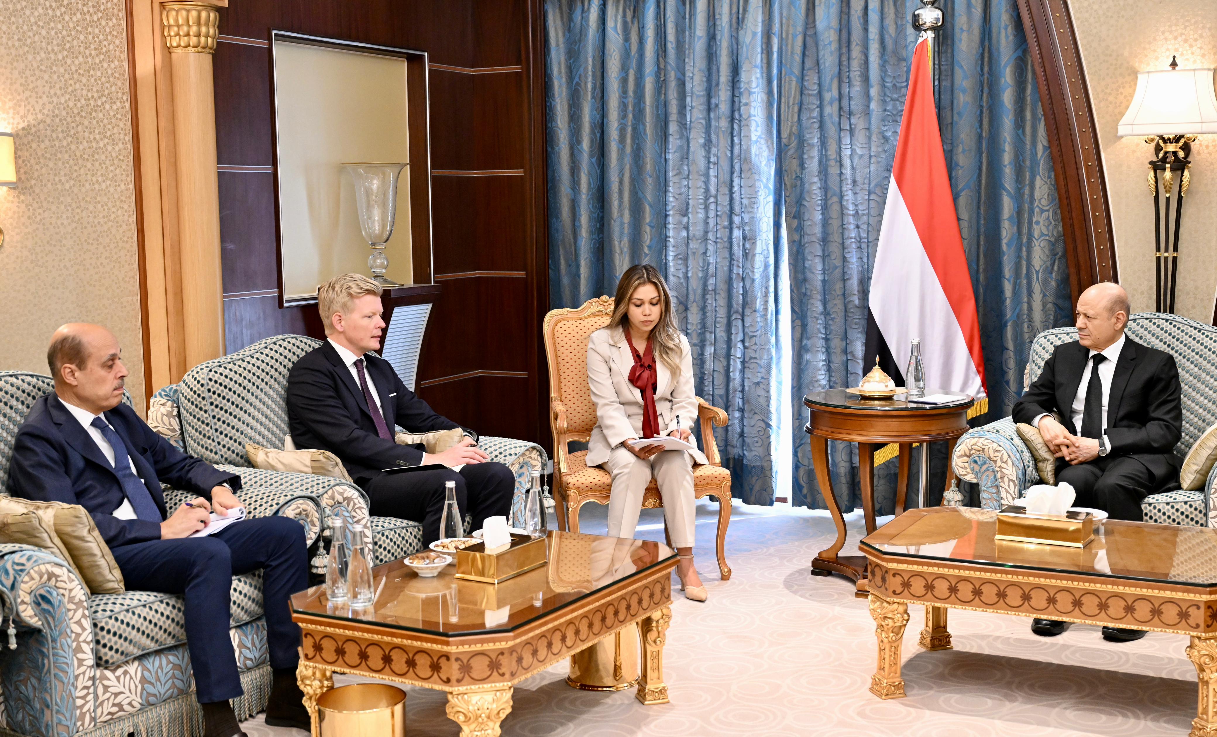 رئيس مجلس القيادة الرئاسي يستقبل المبعوث الخاص للامم المتحدة 18 أكتوبر 2023