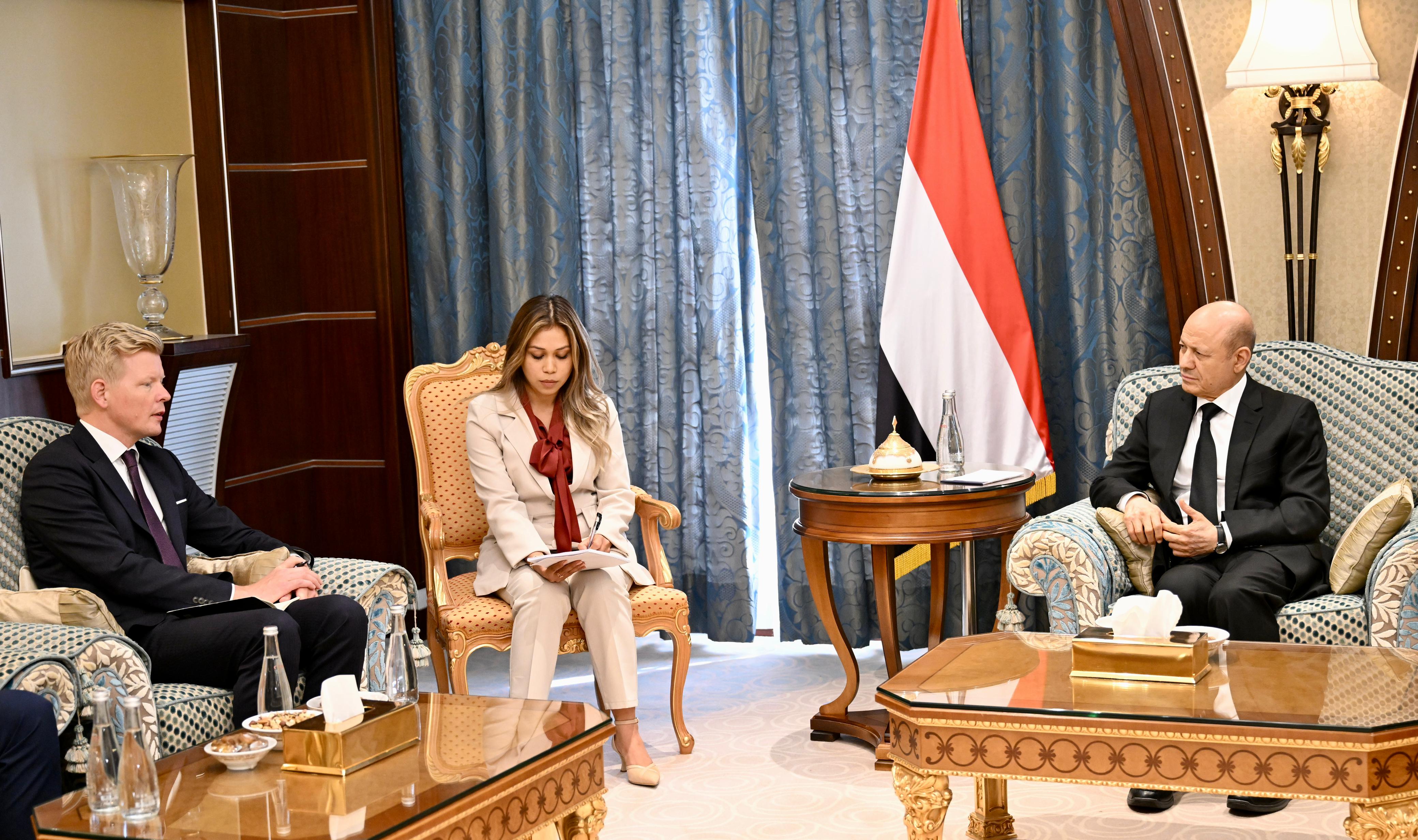 رئيس مجلس القيادة الرئاسي يستقبل المبعوث الخاص للامم المتحدة 18 أكتوبر 2023