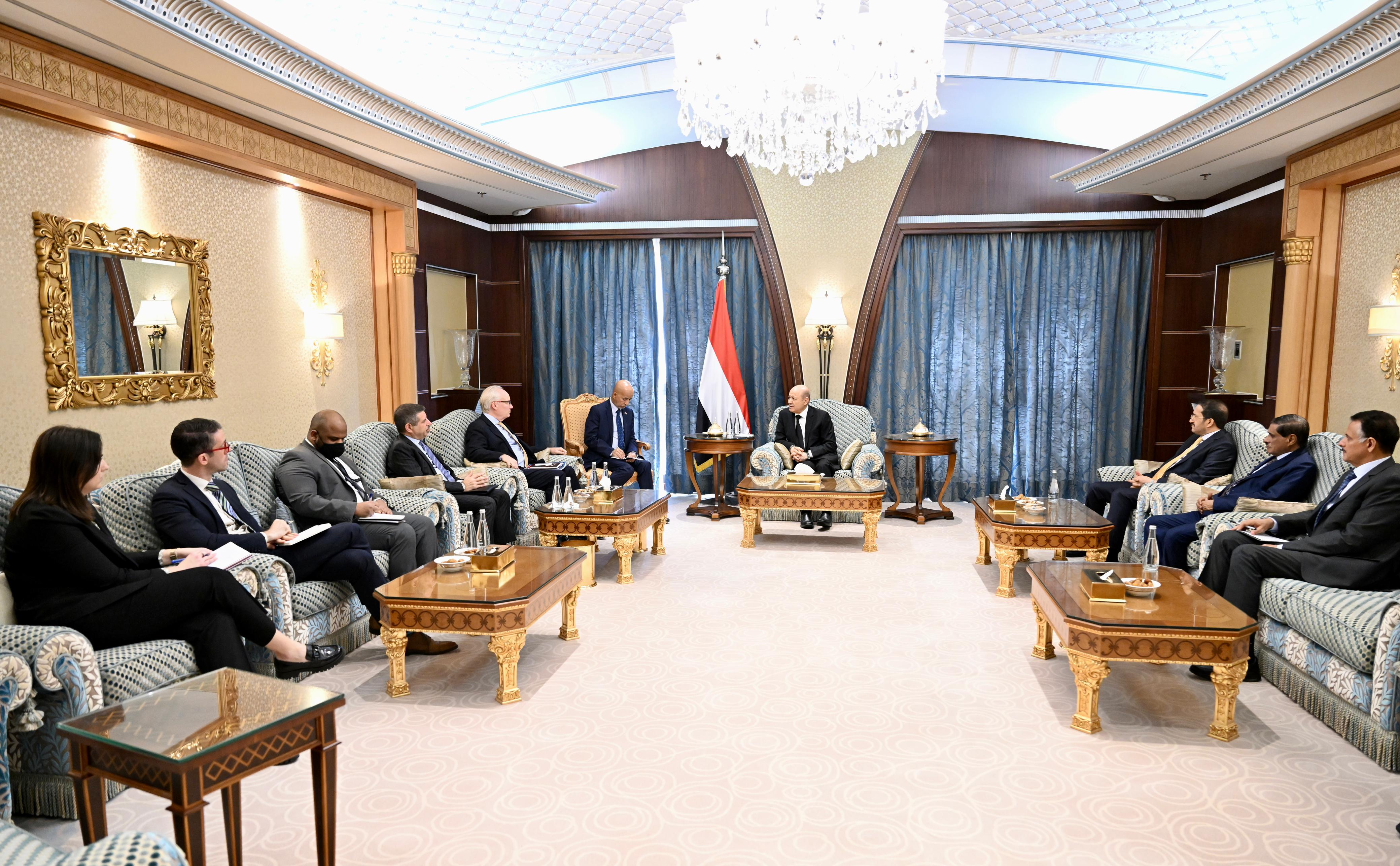 رئيس مجلس القيادة الرئاسي يستقبل المبعوث الامريكي 18اكتوبر 2023 
