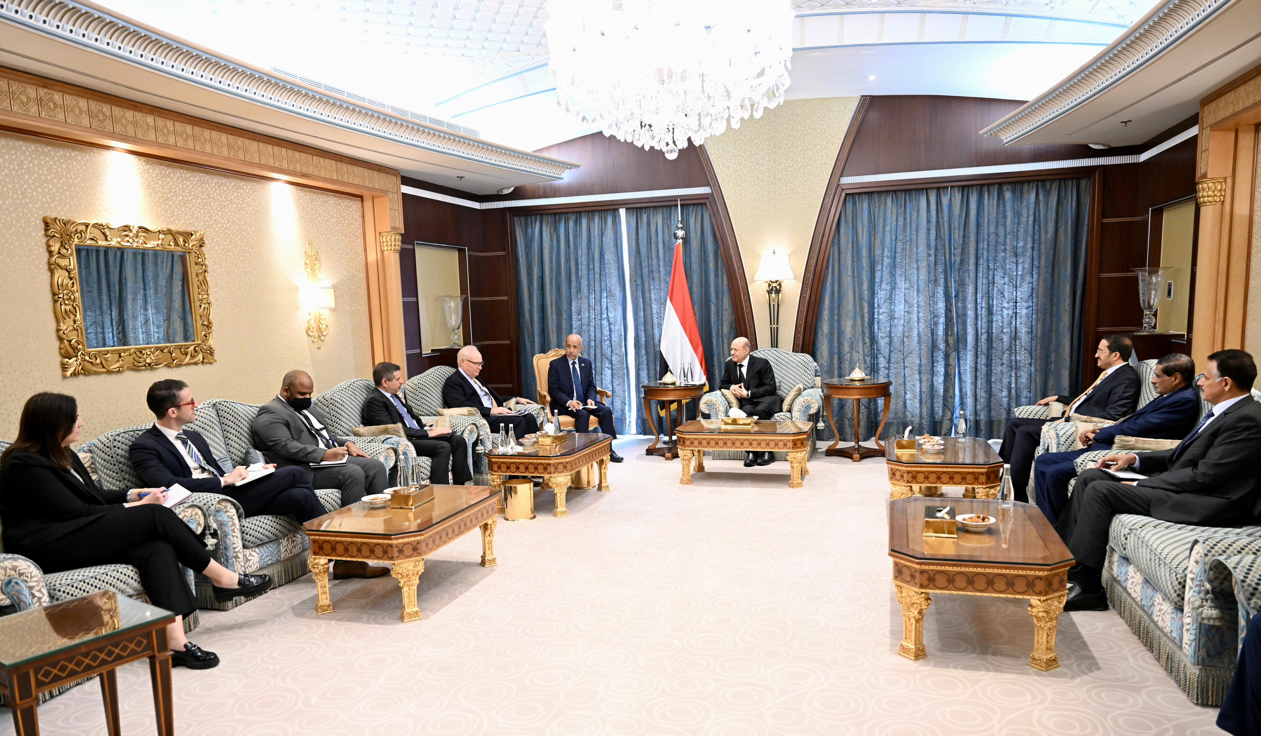 رئيس مجلس القيادة الرئاسي يستقبل المبعوث الامريكي 18اكتوبر 2023 