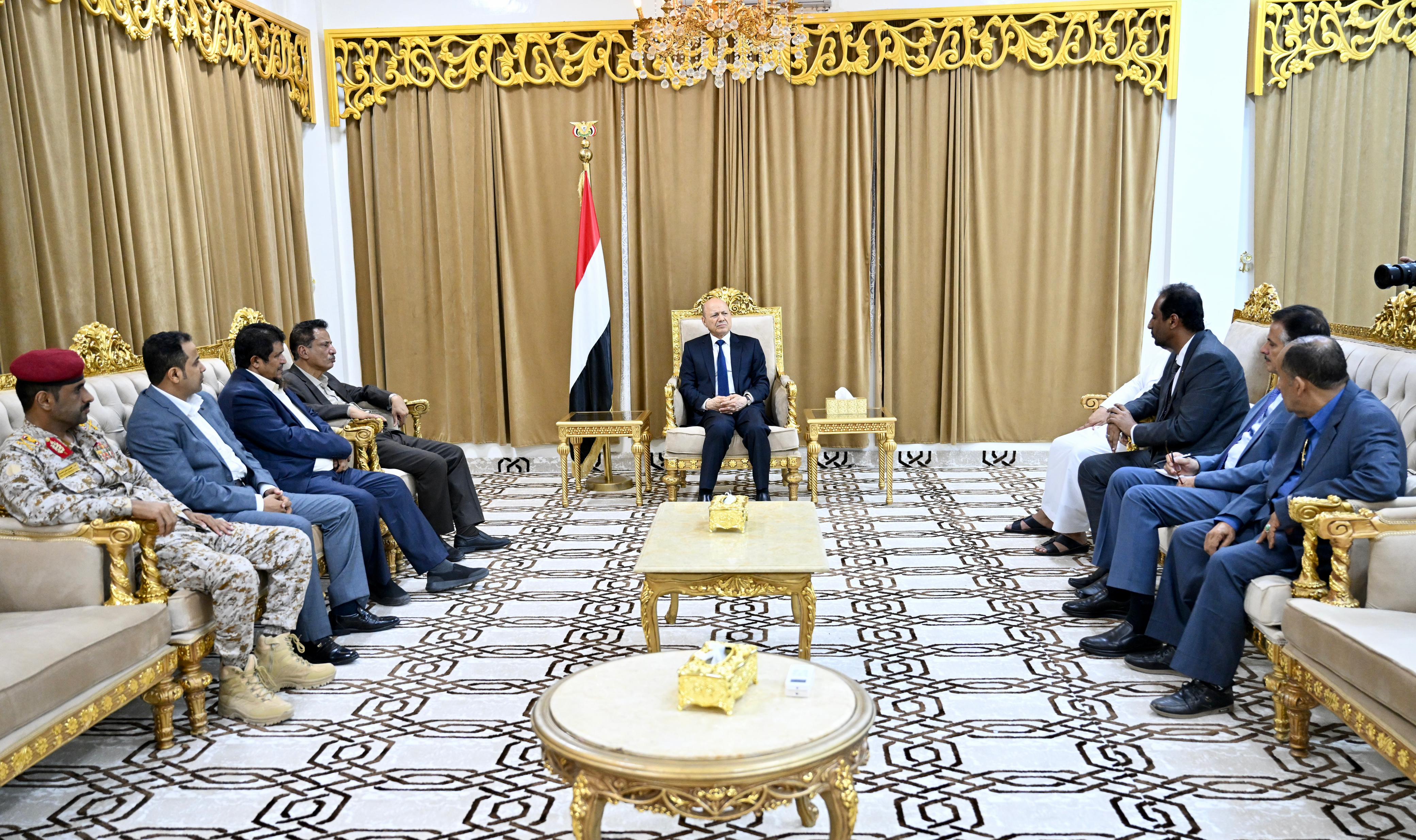 رئيس مجلس القيادة الرئاسي يصل إلى محافظة المهرة لمتابعة تداعيات الإعصار 22 أكتوبر 2023 