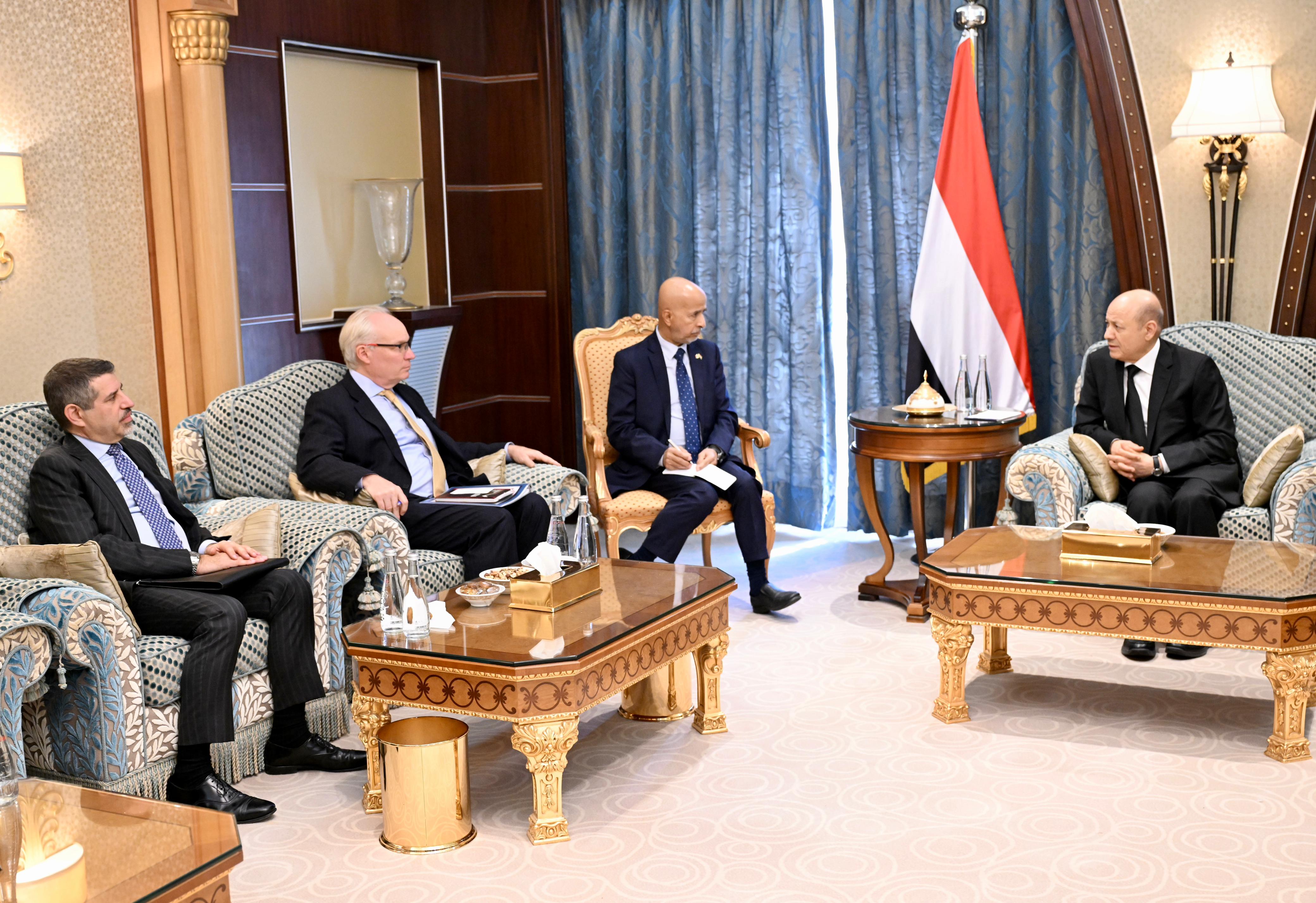 رئيس مجلس القيادة الرئاسي يستقبل المبعوث الامريكي 18اكتوبر 2023 