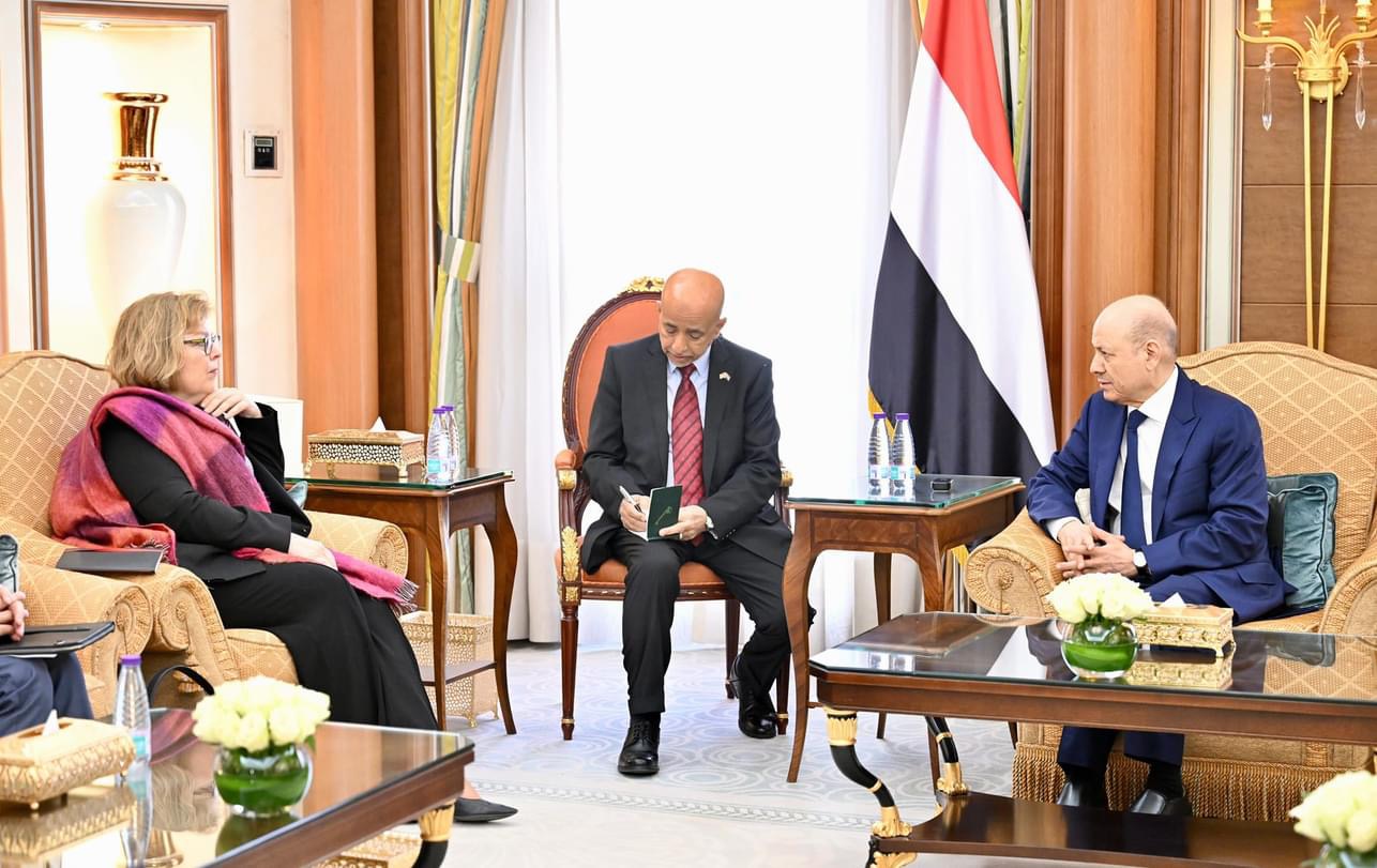 رئيس مجلس القيادة يستقبل مساعدة وزير الخارجية الأميركية 