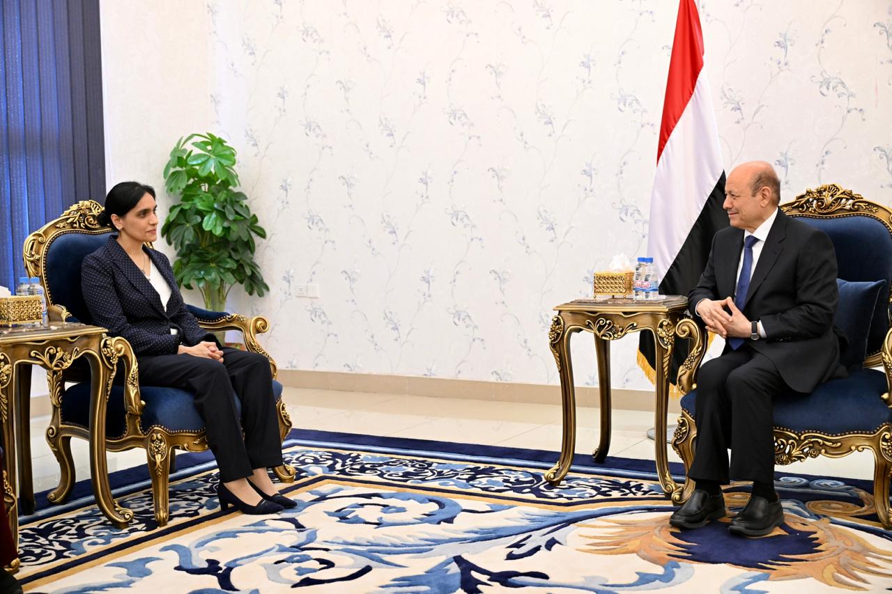 رئيس مجلس القيادة الرئاسي يتسلم اوراق اعتماد سفير المملكة المتحدة  1 نوفمبر 2023