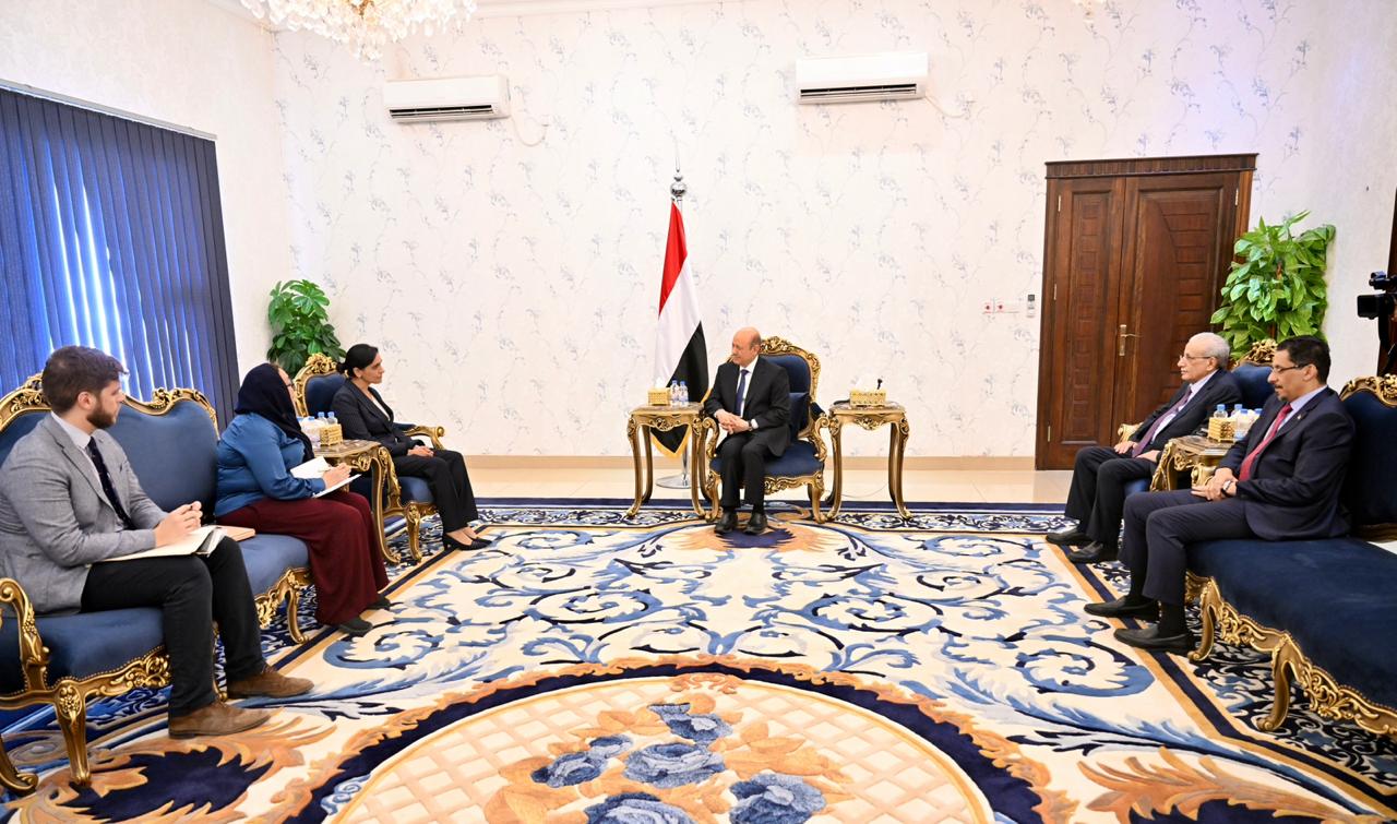 رئيس مجلس القيادة الرئاسي يتسلم اوراق اعتماد سفير المملكة المتحدة  1 نوفمبر 2023