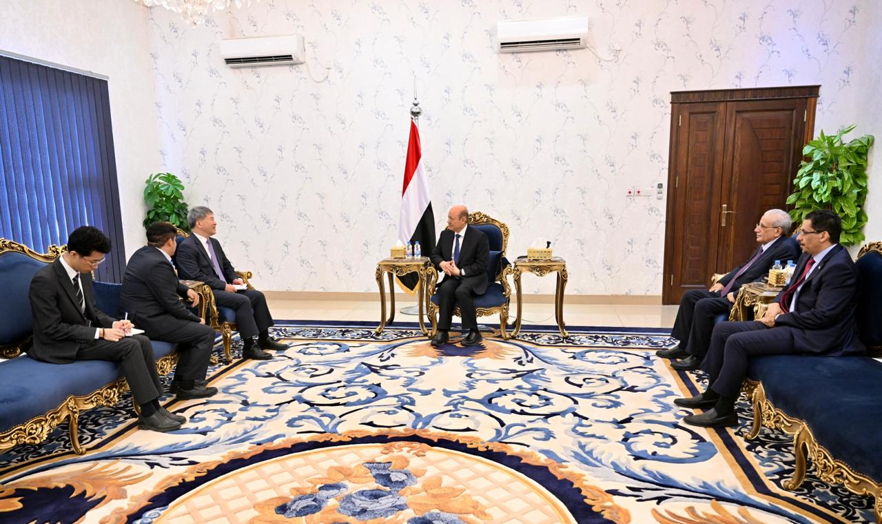 رئيس مجلس القيادة الرئاسي يتسلم اوراق اعتماد سفير كوريا الجنوبية 1 نوفمبر 2023