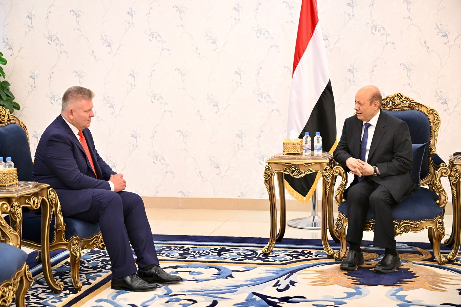 رئيس مجلس القيادة الرئاسي يتسلم اوراق اعتماد سفير بولندا لدى بلادنا 1 نوفمبر 2023