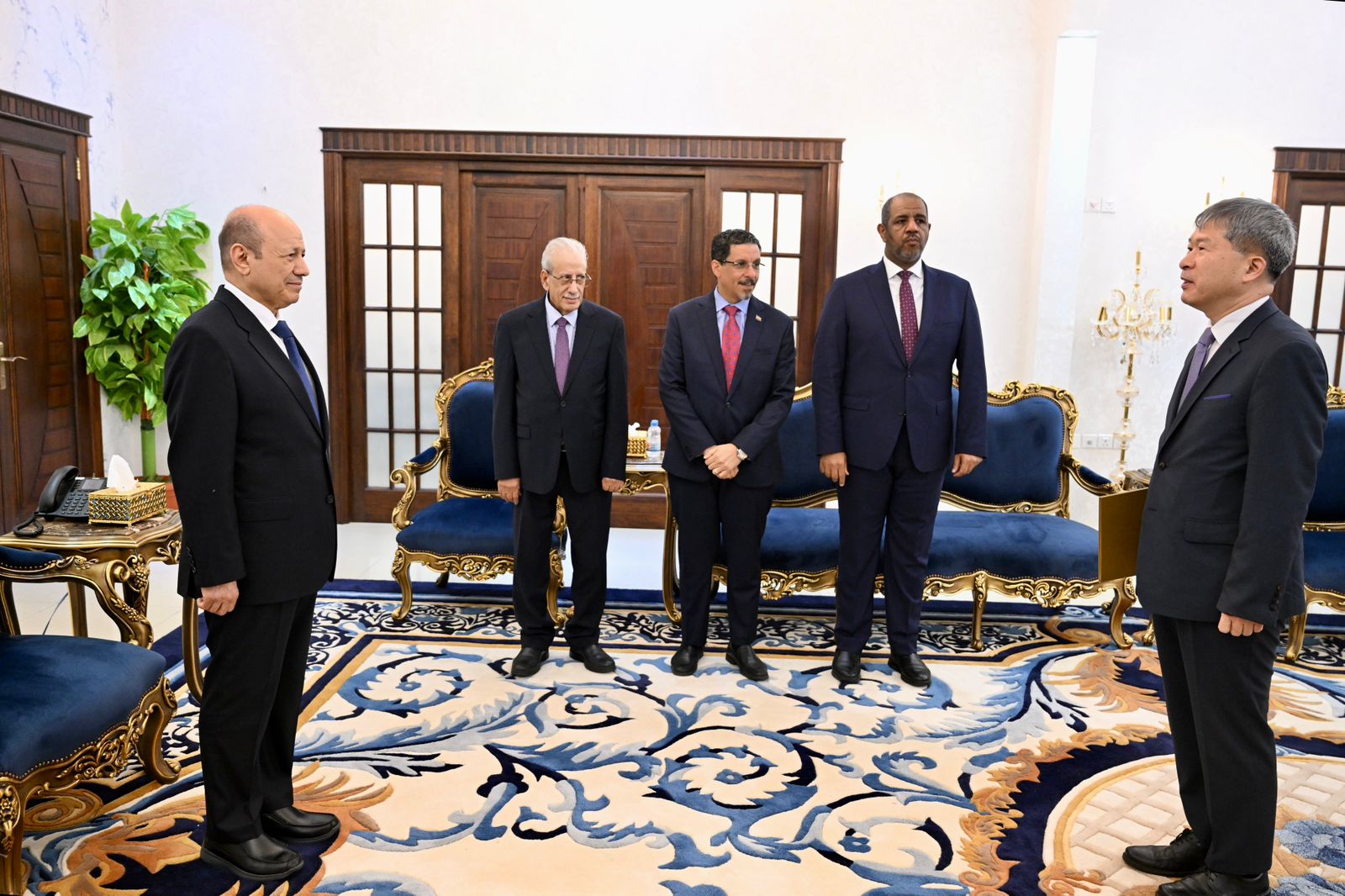 رئيس مجلس القيادة الرئاسي يتسلم اوراق اعتماد سفير كوريا الجنوبية 1 نوفمبر 2023