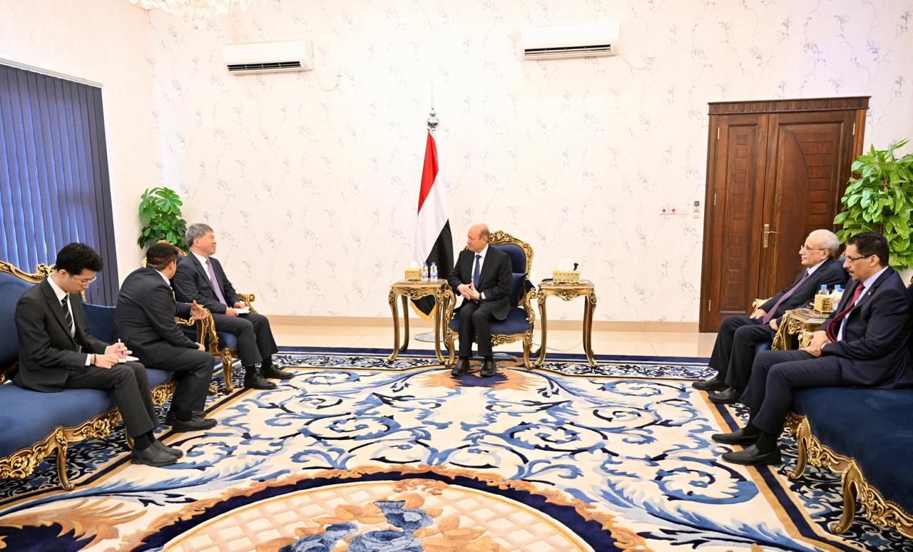 رئيس مجلس القيادة الرئاسي يتسلم اوراق اعتماد سفير كوريا الجنوبية 1 نوفمبر 2023