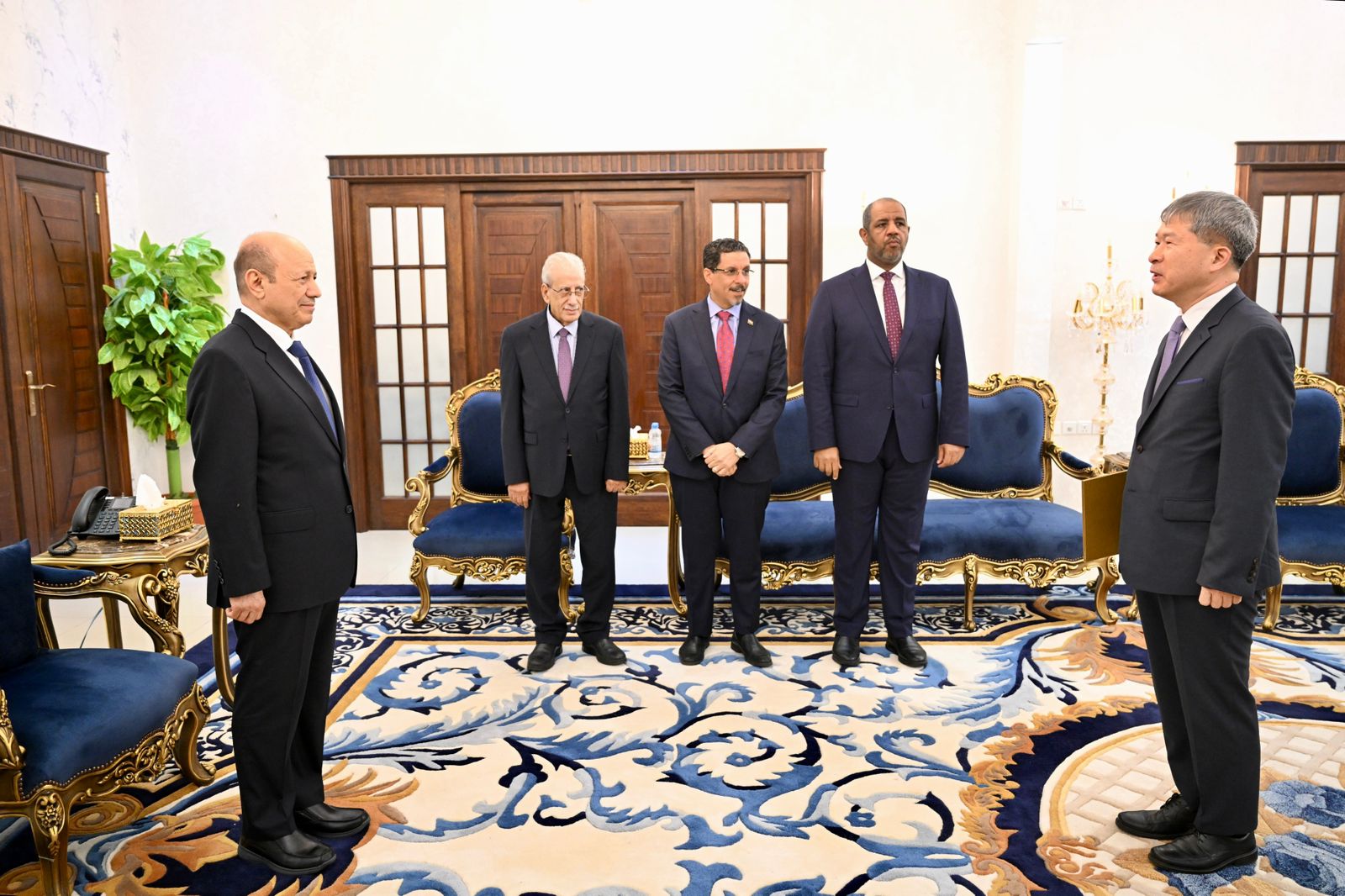 رئيس مجلس القيادة الرئاسي يتسلم اوراق اعتماد سفير كوريا الجنوبية 1 نوفمبر 2023