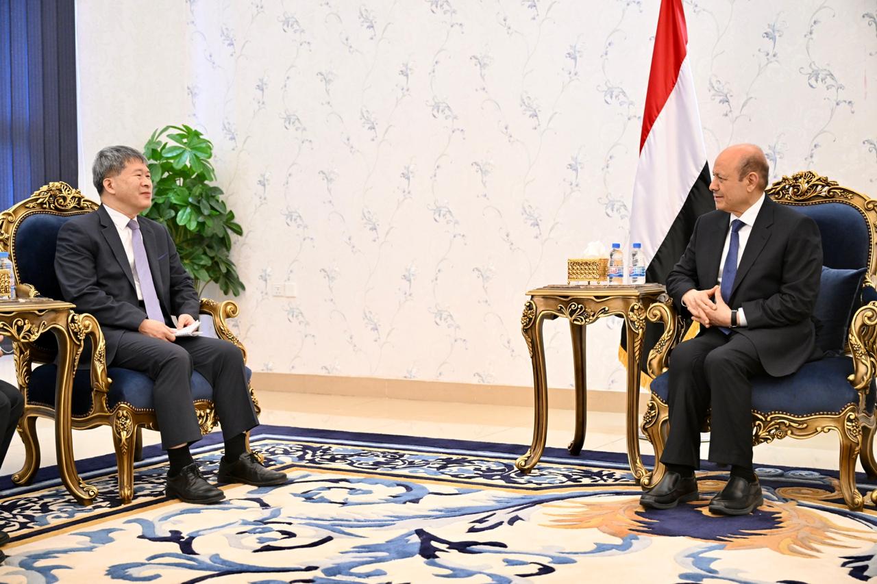 رئيس مجلس القيادة الرئاسي يتسلم اوراق اعتماد سفير كوريا الجنوبية 1 نوفمبر 2023