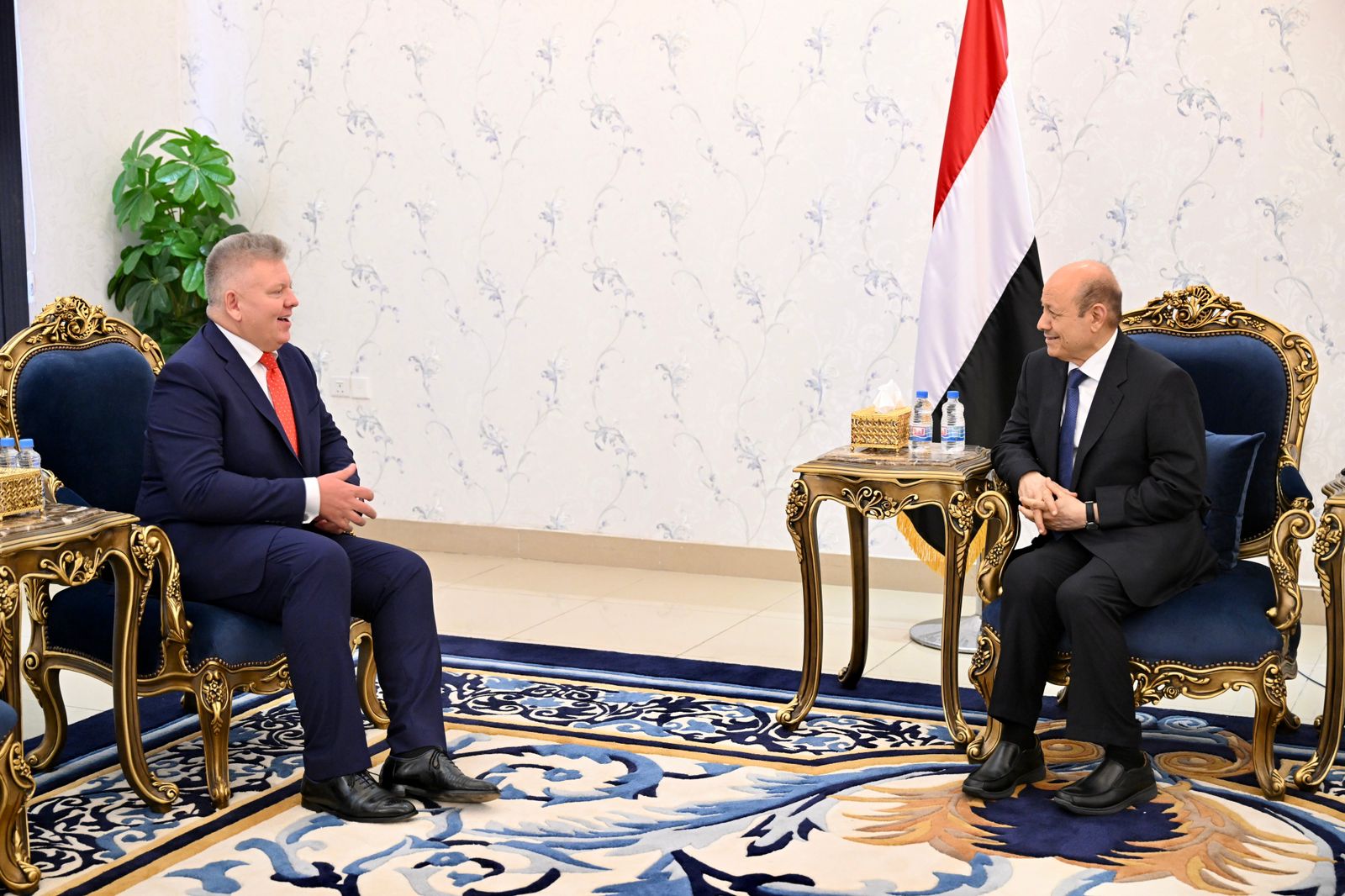 رئيس مجلس القيادة الرئاسي يتسلم اوراق اعتماد سفير بولندا لدى بلادنا 1 نوفمبر 2023