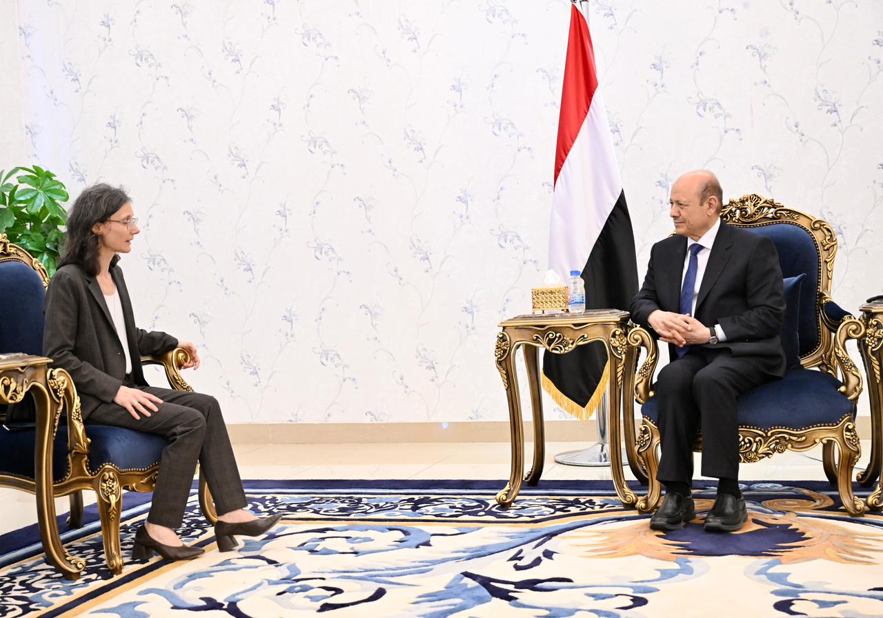 رئيس مجلس القيادة الرئاسي يتسلم اوراق اعتماد سفيرة فرنسا لدى بلادنا  1 نوفمبر 2023