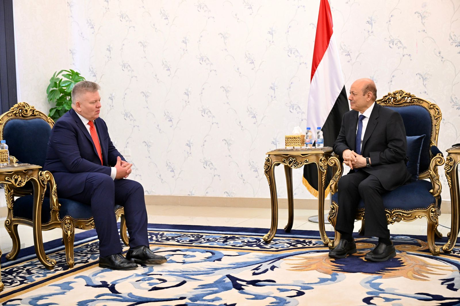 رئيس مجلس القيادة الرئاسي يتسلم اوراق اعتماد سفير بولندا لدى بلادنا 1 نوفمبر 2023