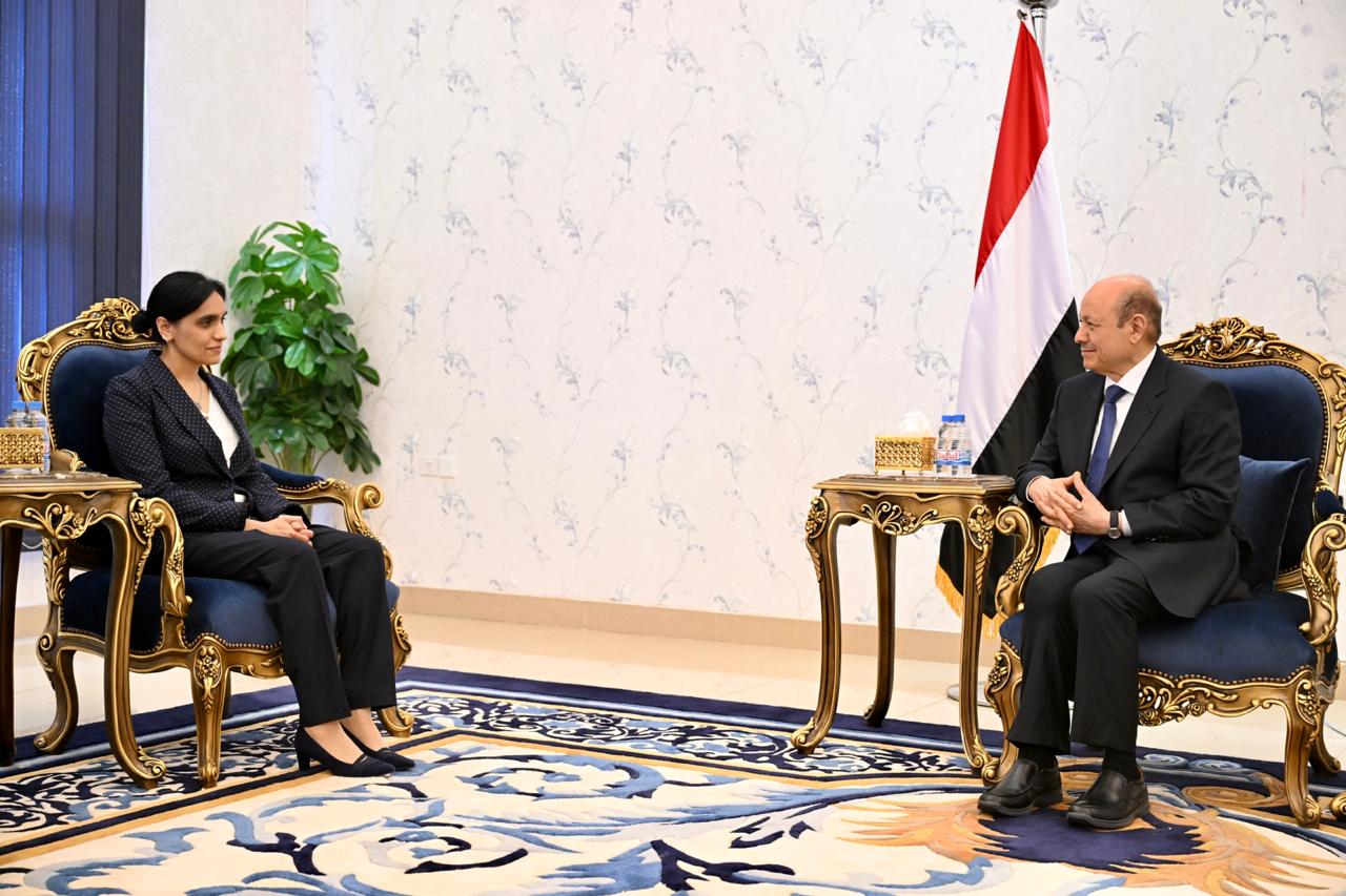 رئيس مجلس القيادة الرئاسي يتسلم اوراق اعتماد سفير المملكة المتحدة  1 نوفمبر 2023
