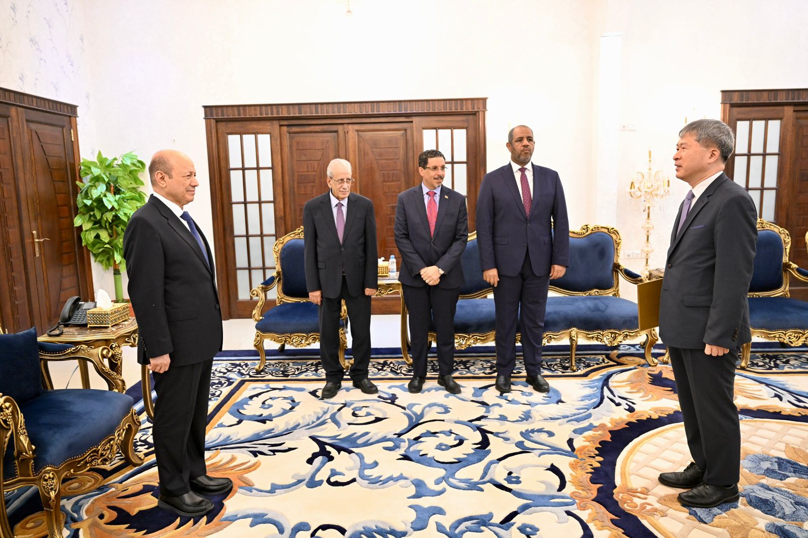 رئيس مجلس القيادة الرئاسي يتسلم اوراق اعتماد سفير كوريا الجنوبية 1 نوفمبر 2023