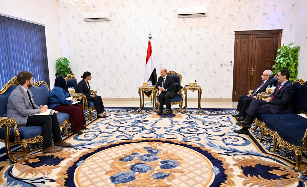 رئيس مجلس القيادة الرئاسي يتسلم اوراق اعتماد سفير المملكة المتحدة  1 نوفمبر 2023