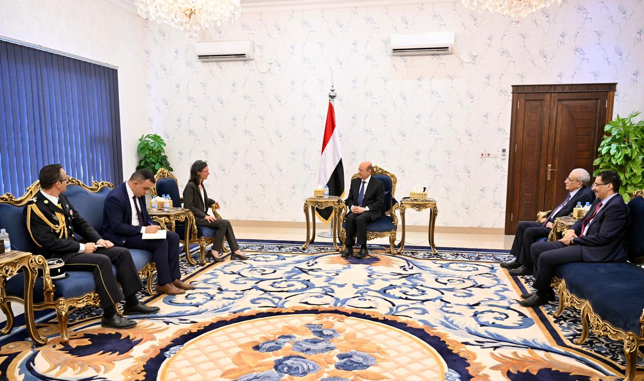 رئيس مجلس القيادة الرئاسي يتسلم اوراق اعتماد سفيرة فرنسا لدى بلادنا  1 نوفمبر 2023