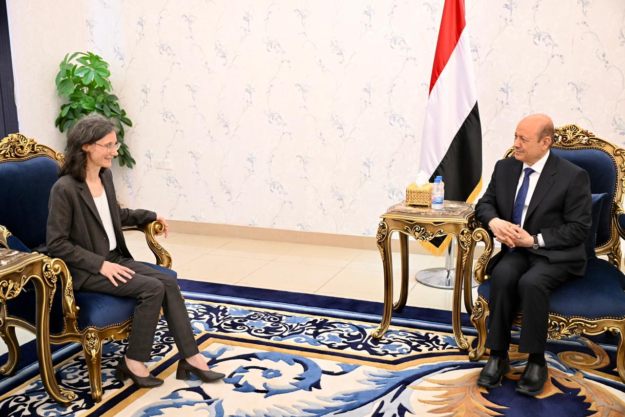 رئيس مجلس القيادة الرئاسي يتسلم اوراق اعتماد سفيرة فرنسا لدى بلادنا  1 نوفمبر 2023