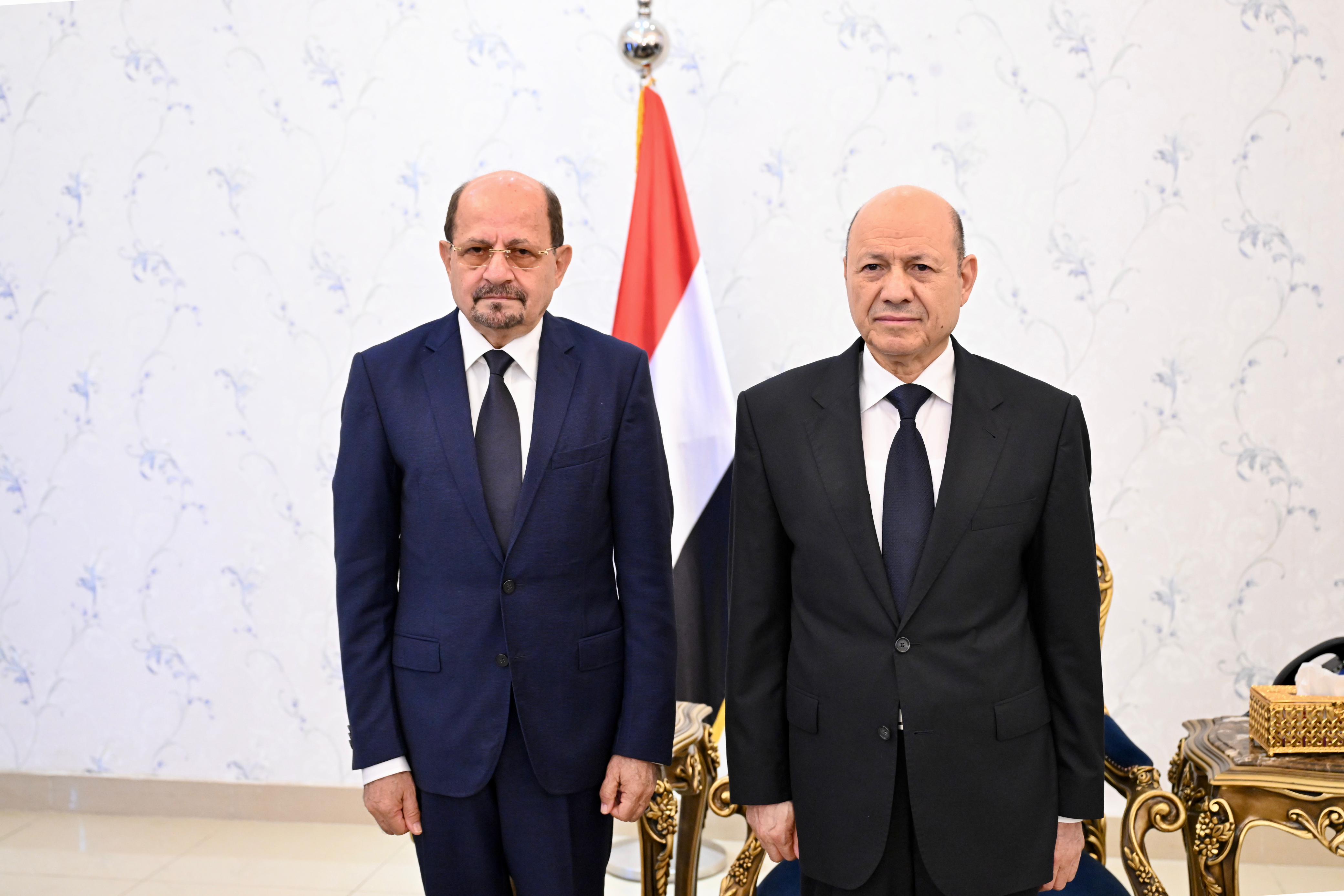 وزير الخارجية يؤدي اليمين أمام فخامة رئيس مجلس القيادة 
