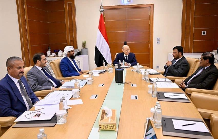 مجلس القيادة الرئاسي يواصل مناقشاته حول تطورات الأوضاع المحلية 