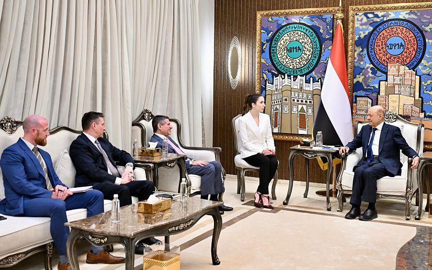 رئيس مجلس القيادة: الرهان على اعتدال سلوك النظام الإيراني ومليشياته سيقود إلى مزيد من التصعيد والفوضى في المنطقة