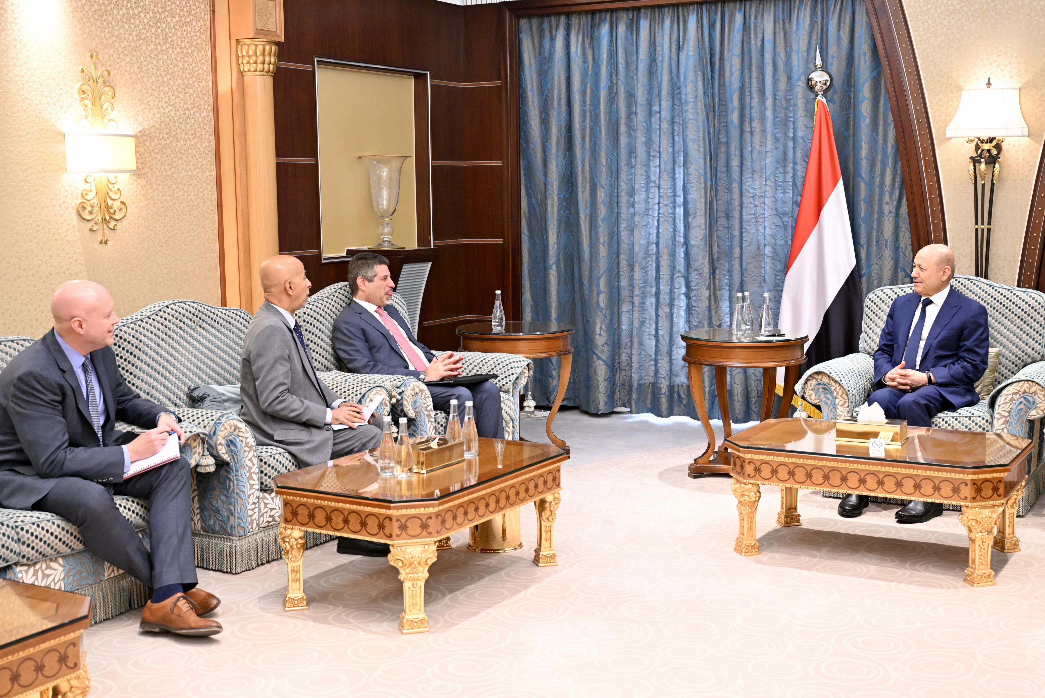 فخامة رئيس مجلس القيادة يستقبل السفير الأمريكي 5 مارس 2024