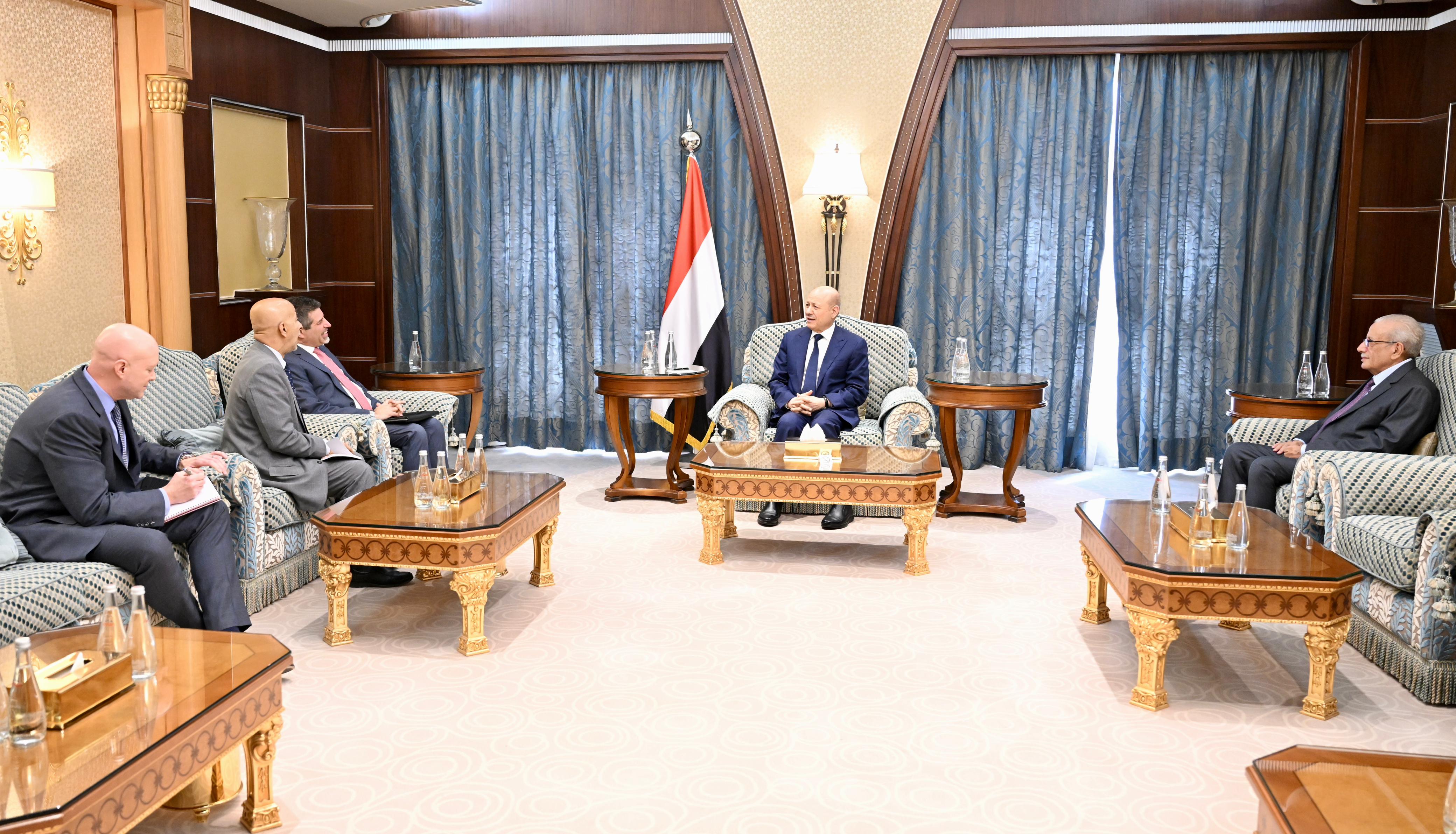 فخامة رئيس مجلس القيادة يستقبل السفير الأمريكي 5 مارس 2024