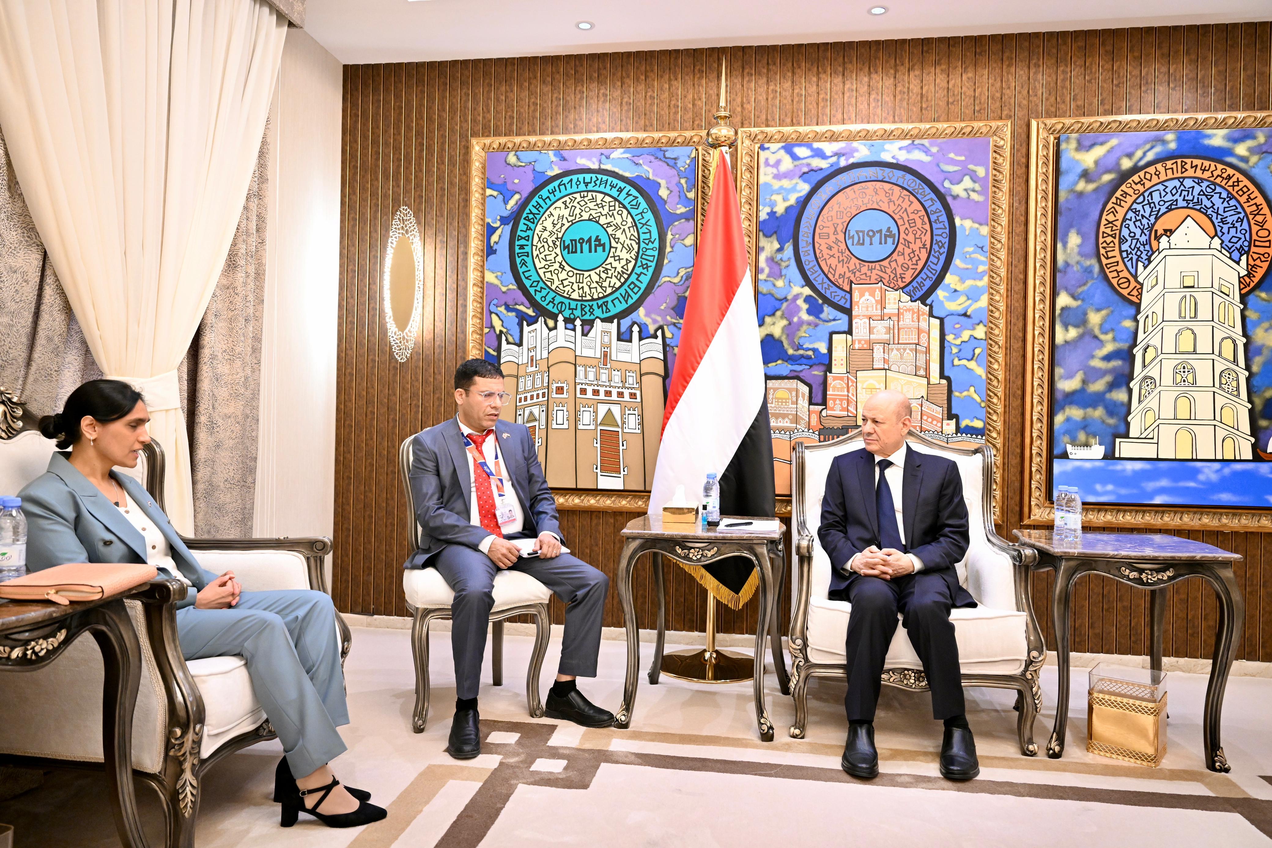 فخامة الرئيس رشاد العليمي يستقبل سفيرة المملكة المتحدة 