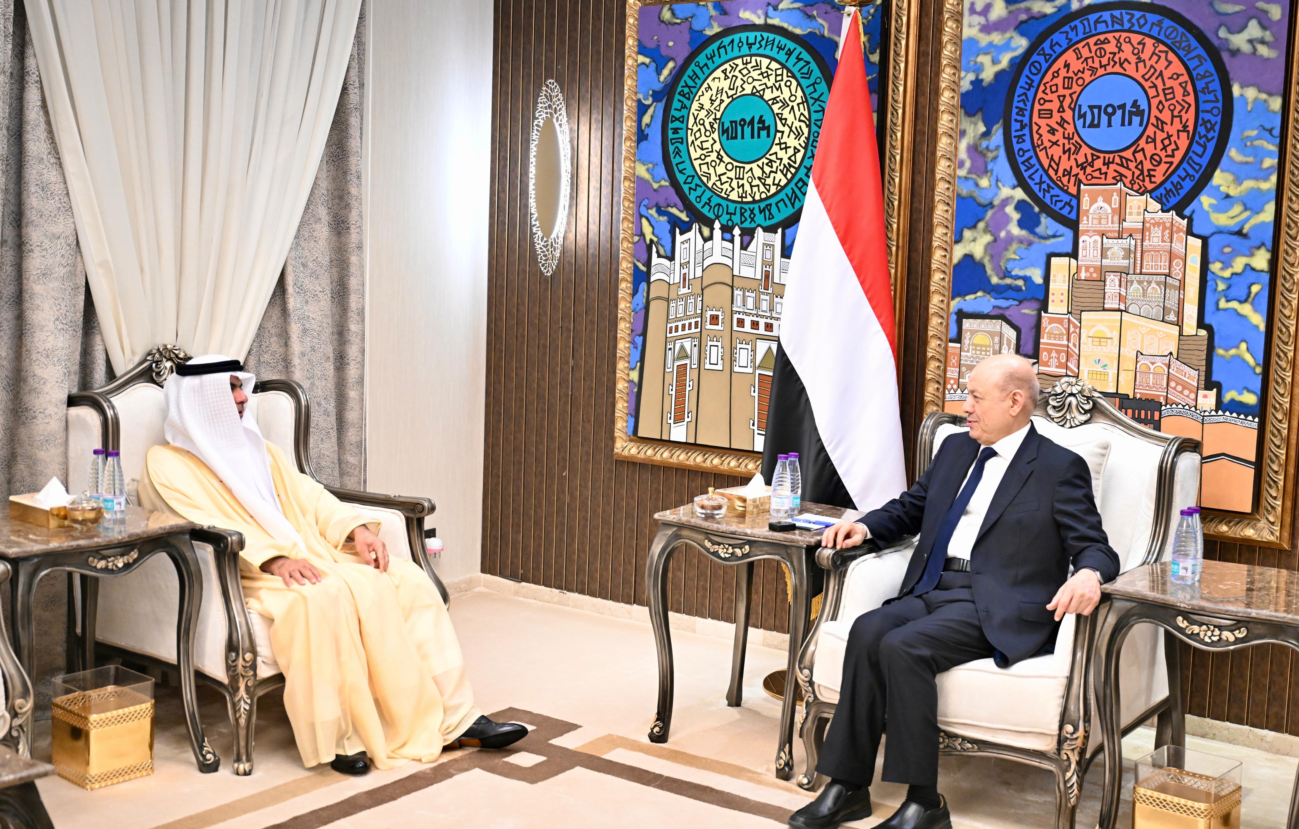 رئيس مجلس القيادة يستقبل سفير دولة الإمارات العربية المتحدة
