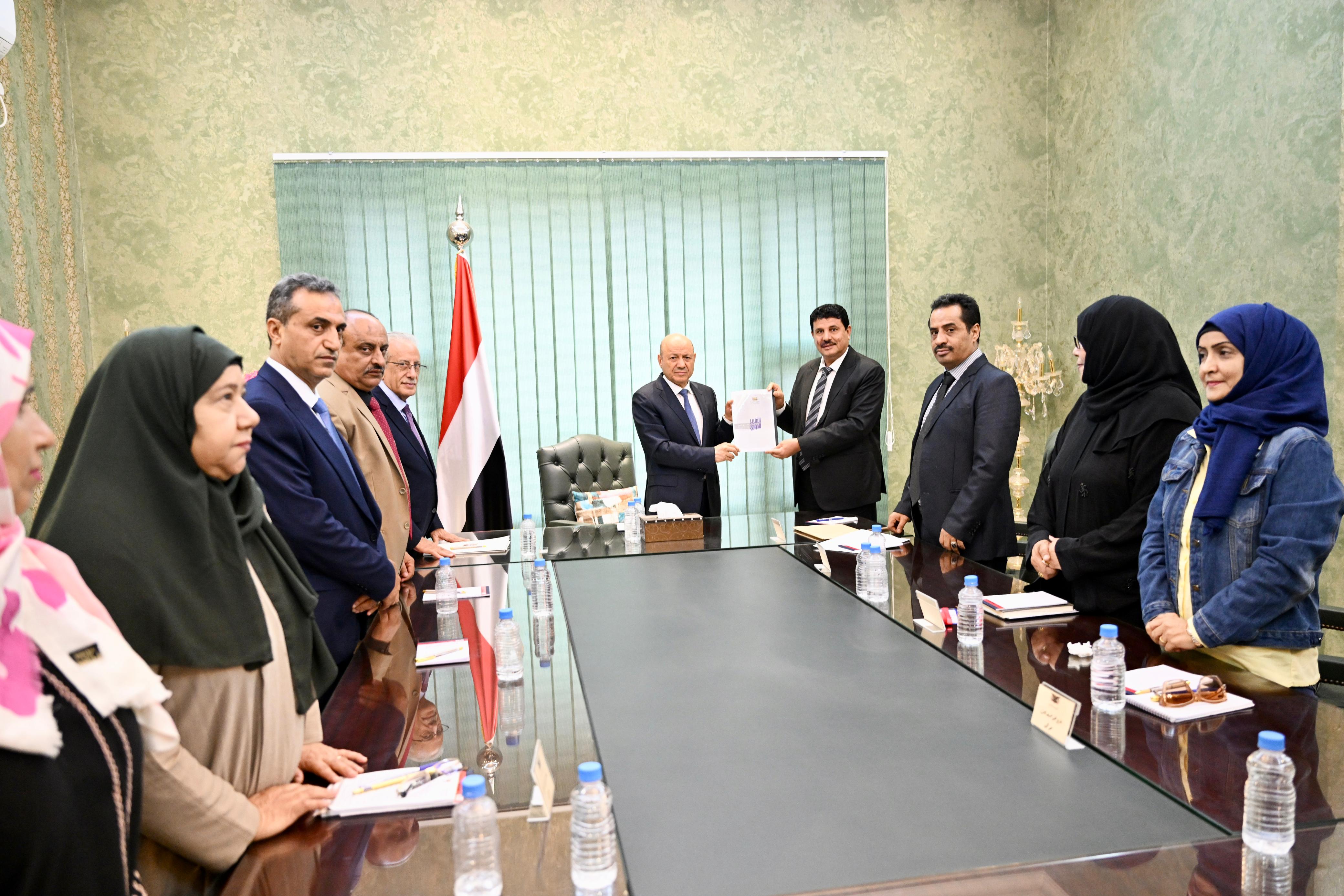 رئيس مجلس القيادة يستقبل اللجنة الوطنية للتحقيق بانتهاكات حقوق الانسان ويتسلم تقريرها الحادي عشر 4 سبتمبر 2023