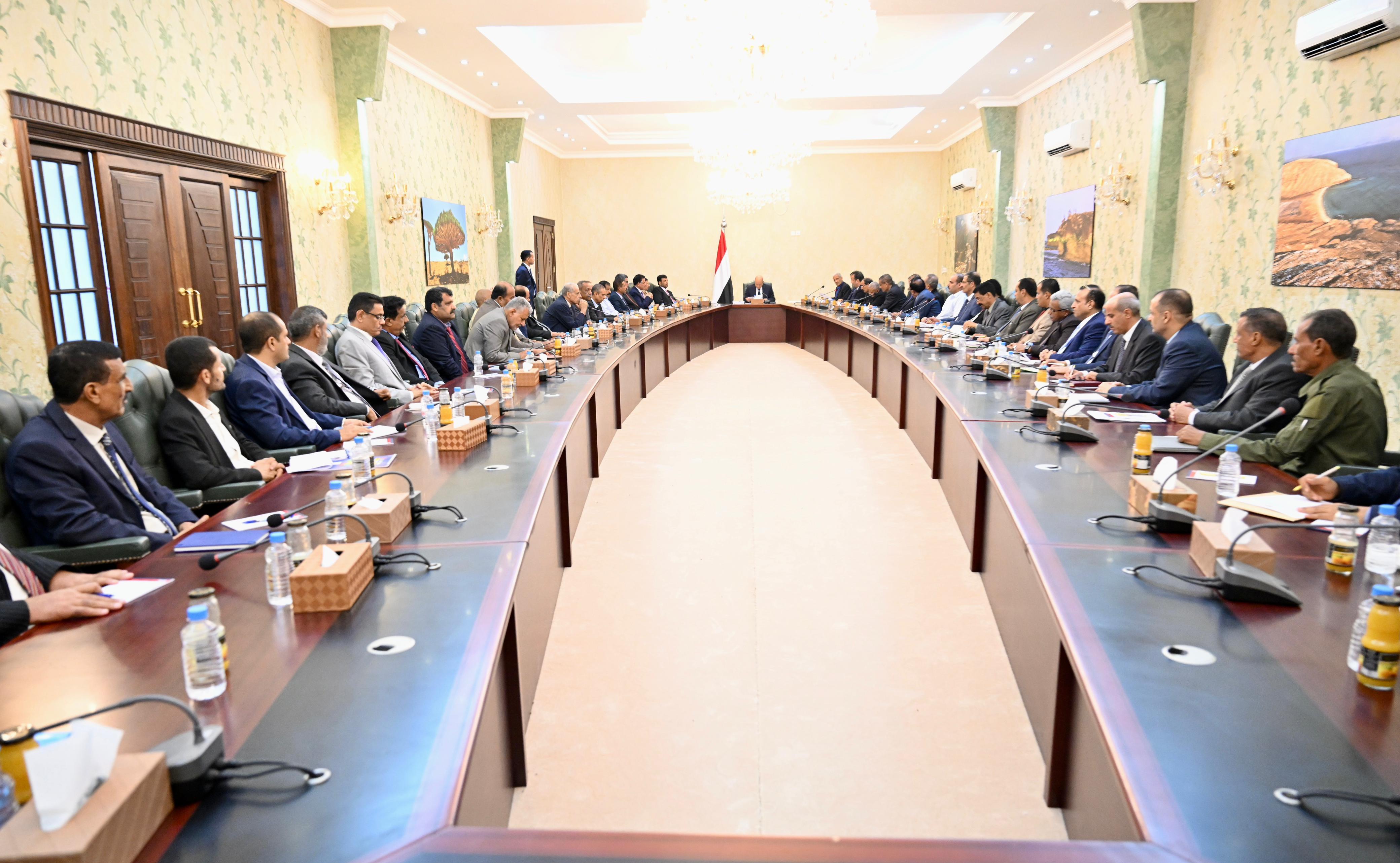 رئيس مجلس القيادة الرئاسي يجتمع باللجنة الأمنية والعسكرية 5 سبتمبر 2023