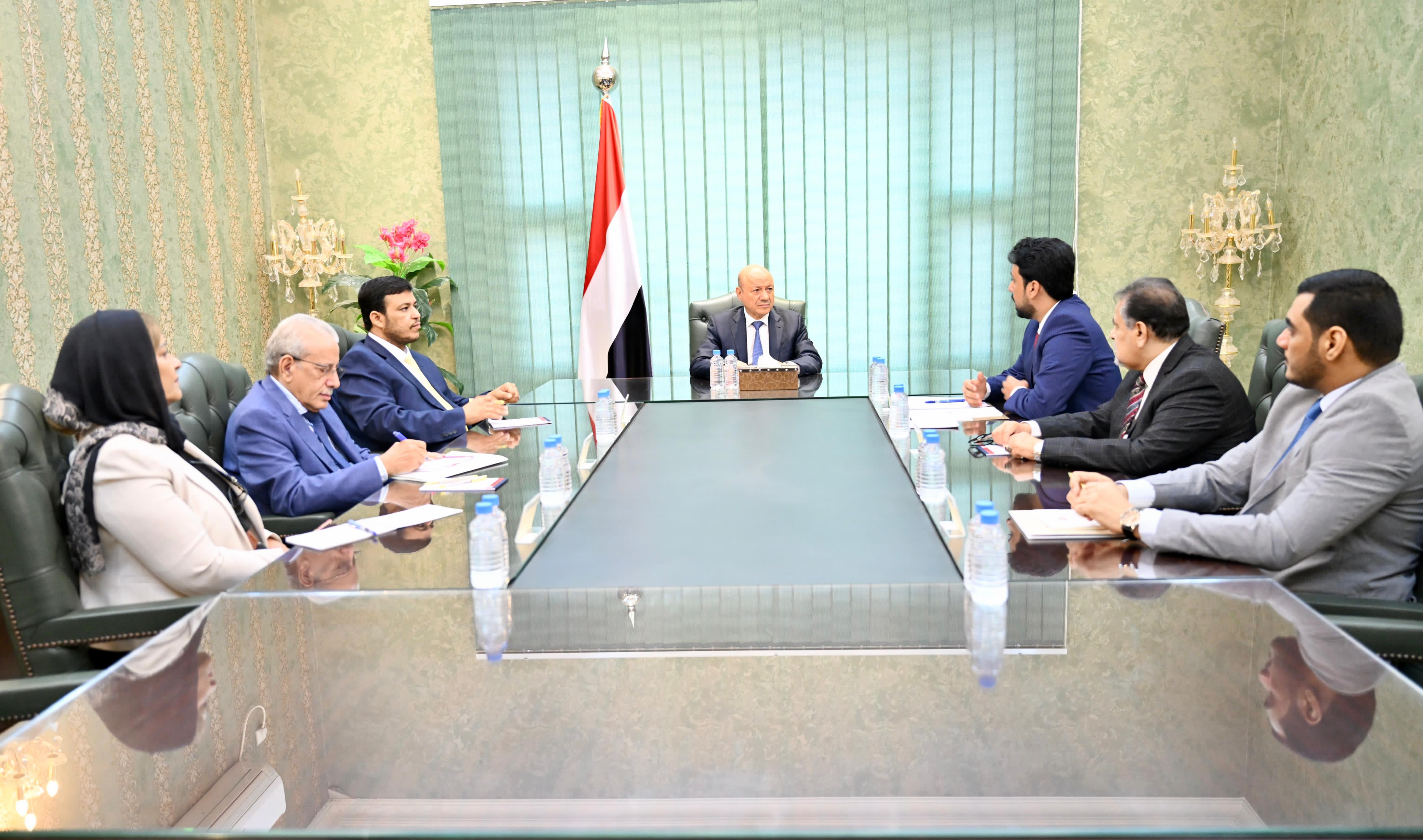 رئيس مجلس القيادة الرئاسي يجتمع برئاسة هيئة التشاور والمصالحة 2 سبتمبر 2023