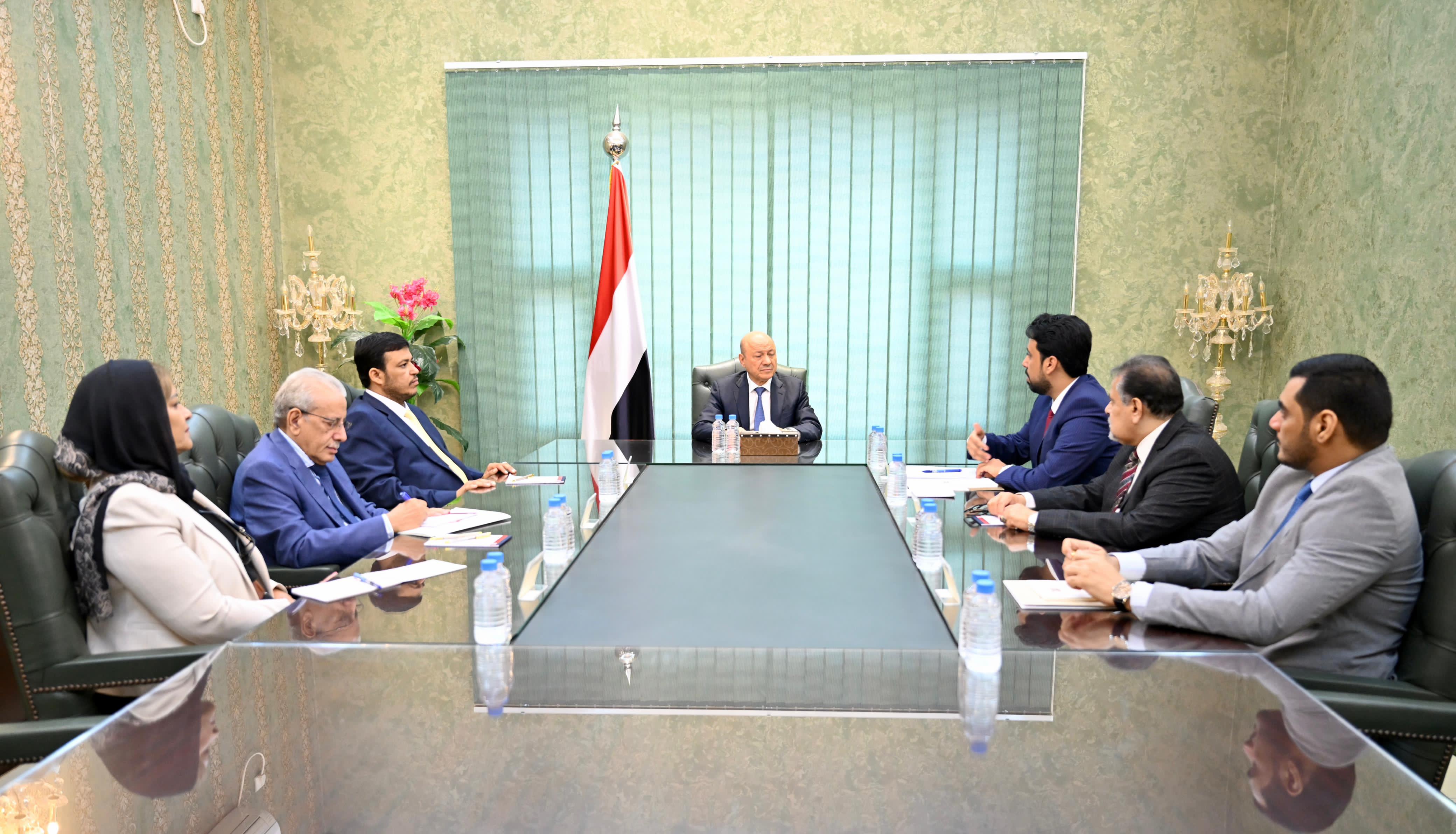 رئيس مجلس القيادة الرئاسي يجتمع برئاسة هيئة التشاور والمصالحة 2 سبتمبر 2023