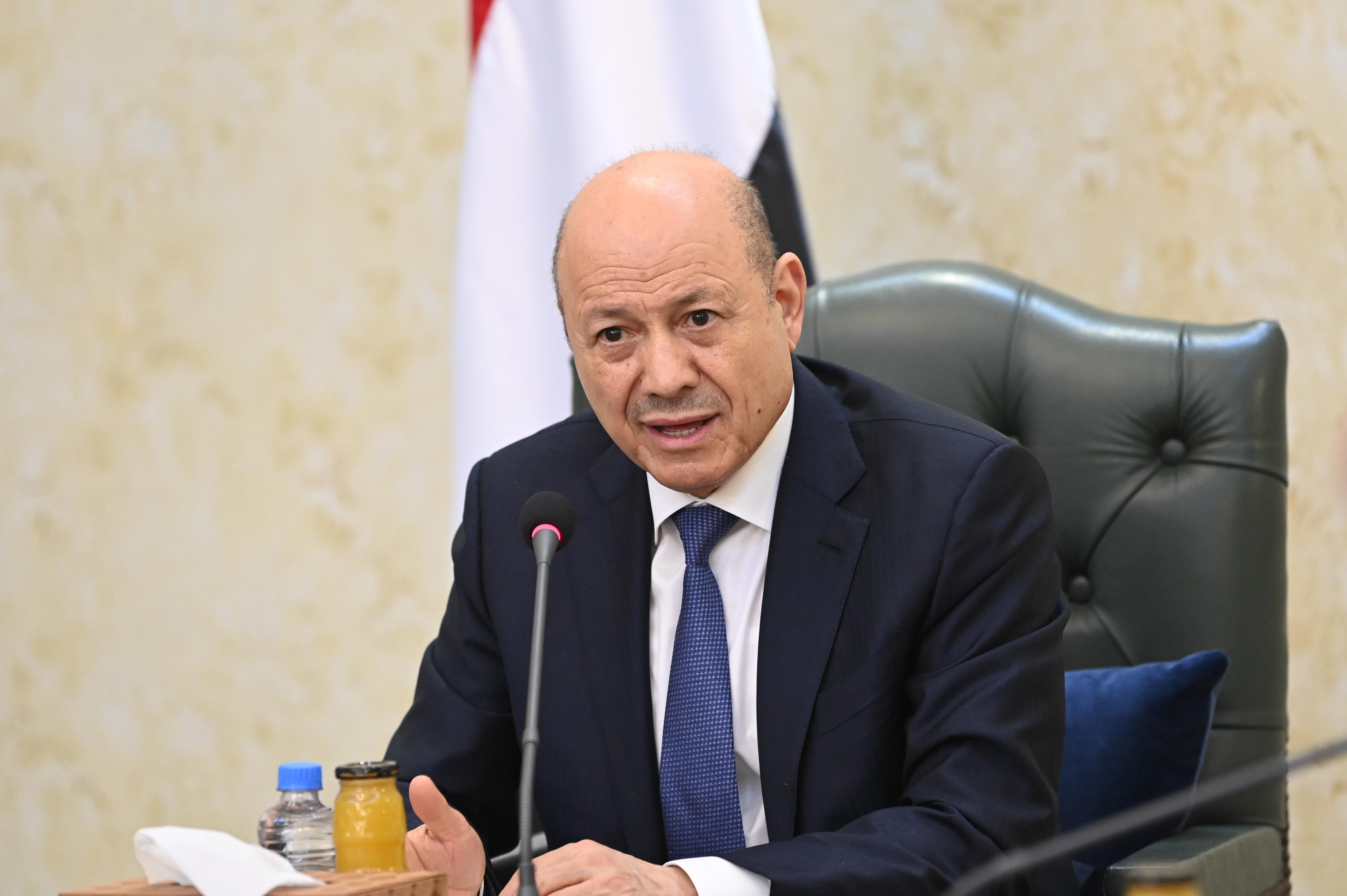 رئيس مجلس القيادة الرئاسي يجتمع بوزير الدفاع وقيادة المنطقة العسكرية الرابعة 6 سبتمبر 2023