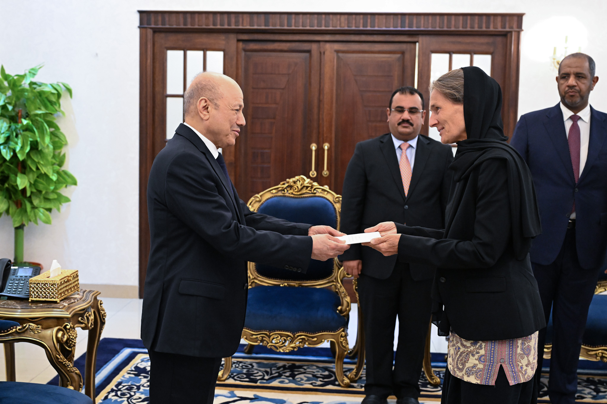 رئيس مجلس القيادة الرئاسي يتسلم اوراق اعتماد سفيرة هولندا 12 سبتمبر 2023