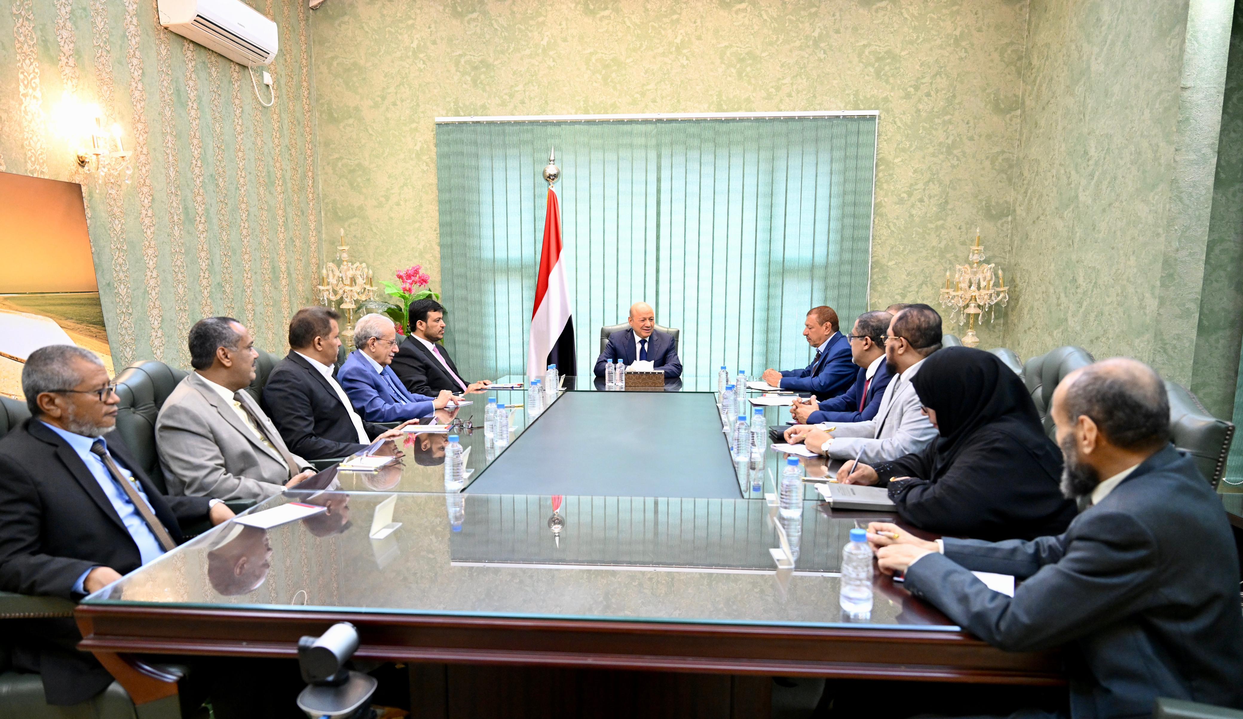 رئيس مجلس القيادة الرئاسي يستقبل رئيس وأعضاء مجلس القضاء الأعلى 5 سبتمبر 2023