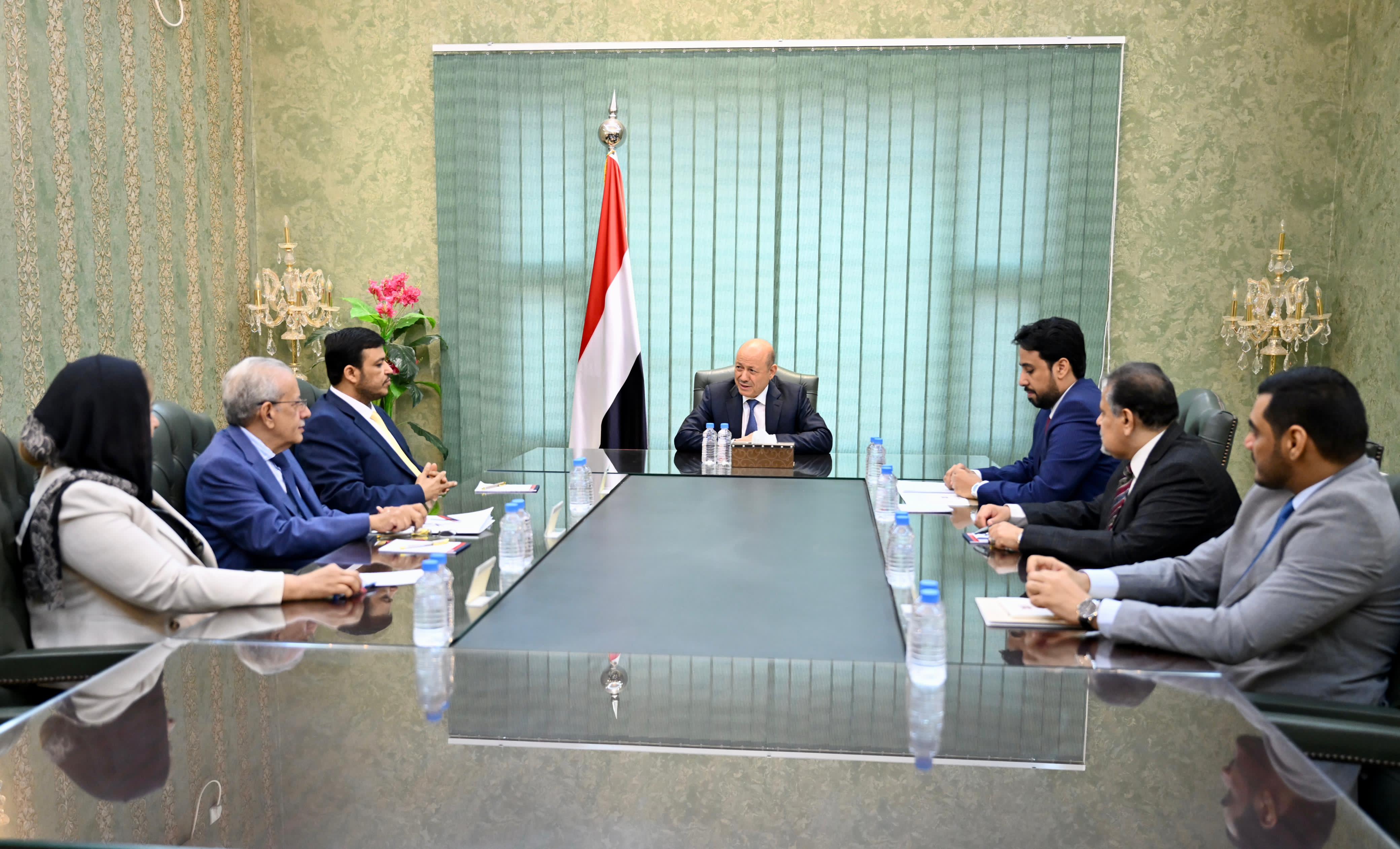 رئيس مجلس القيادة الرئاسي يجتمع برئاسة هيئة التشاور والمصالحة 2 سبتمبر 2023